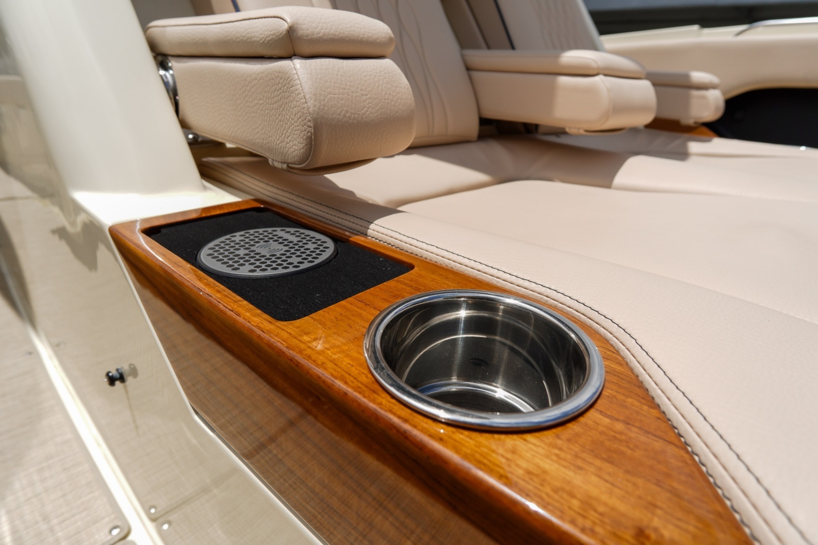 2026 Chris-Craft Catalina - Image 56