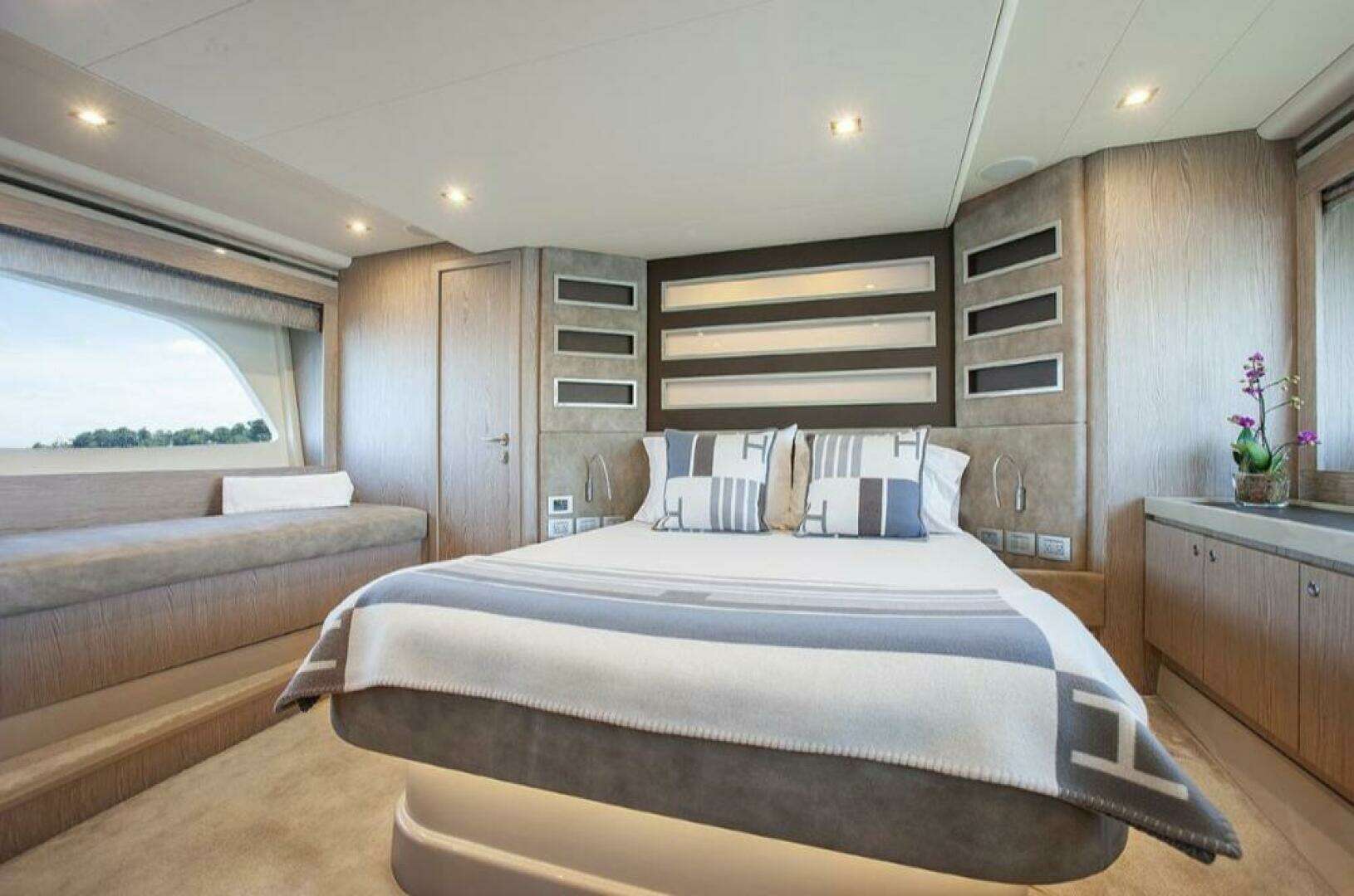 2018 Ferretti Yachts — - Image 20