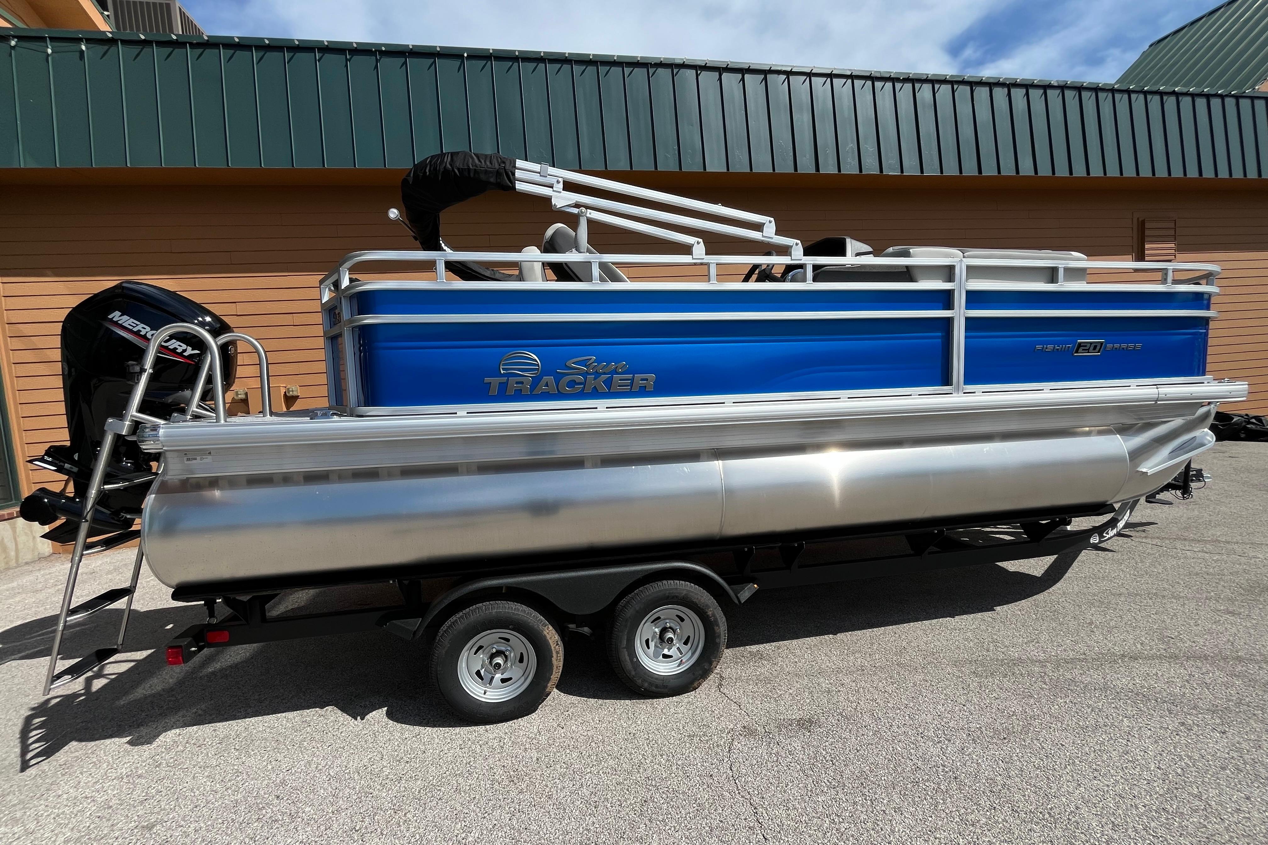 2026 Sun Tracker Fishin' Barge 20 DLX