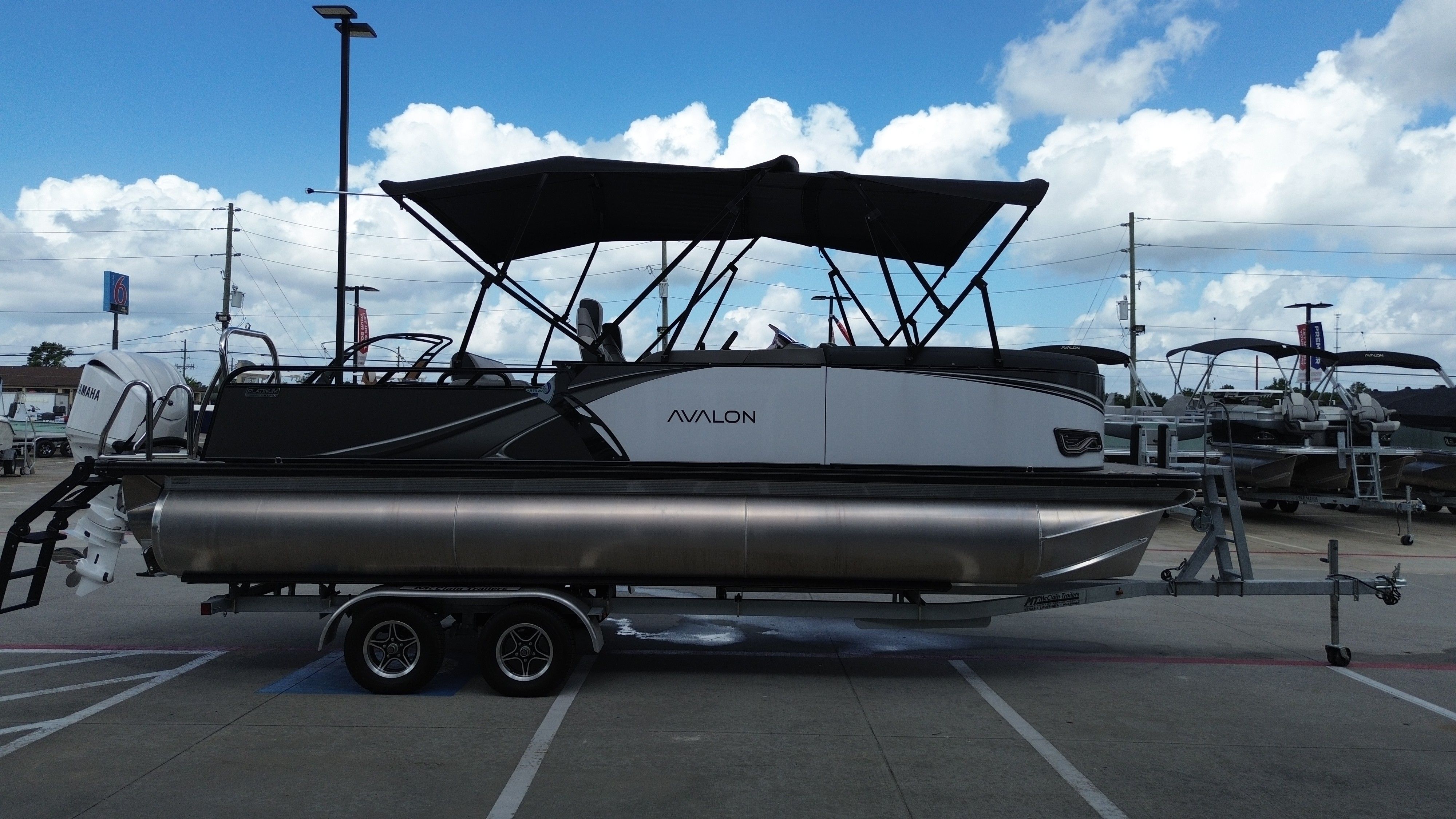 2025 Avalon LSZ Versatile Rear Bench - 23' - 6