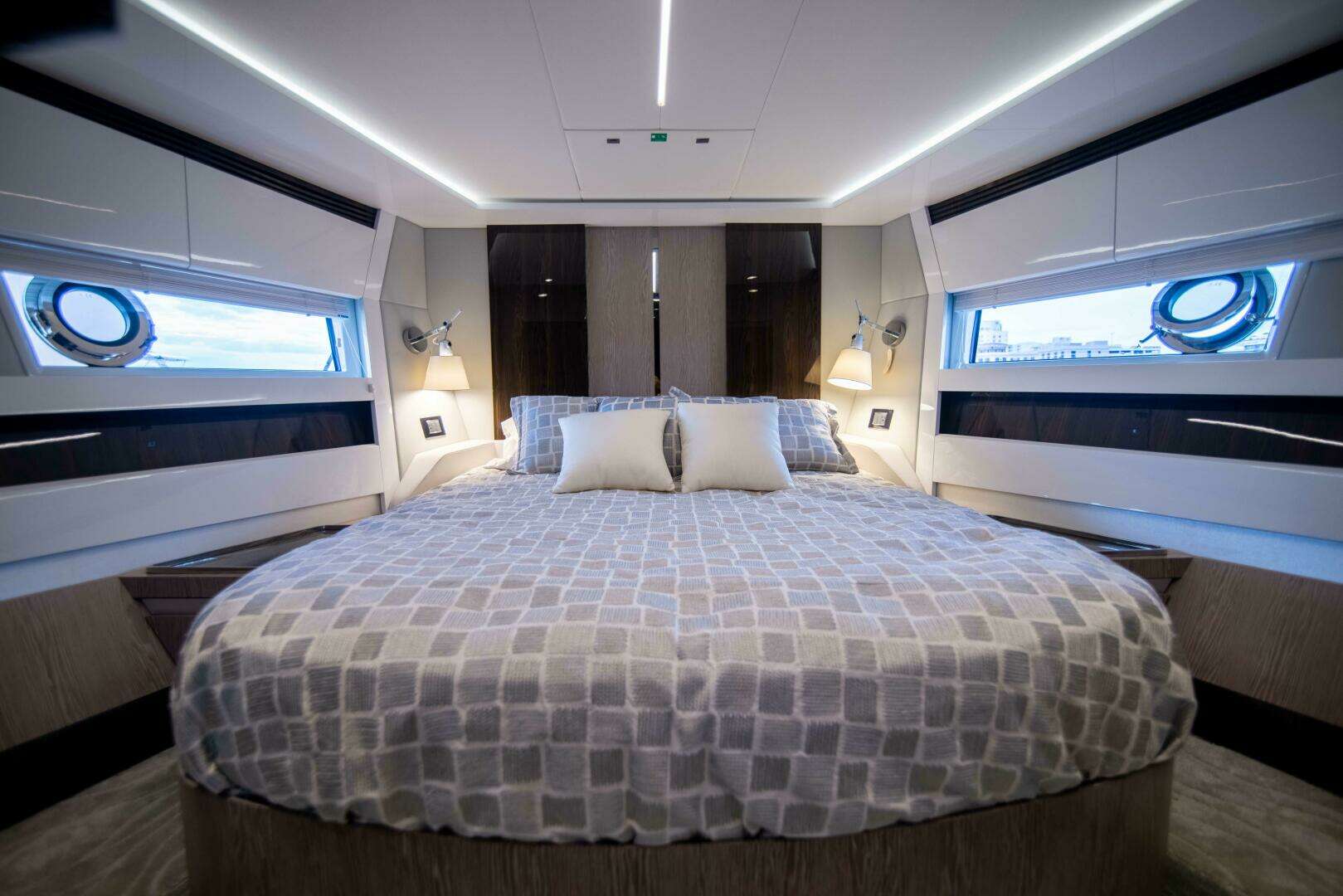2019 Azimut S7 - Image 34