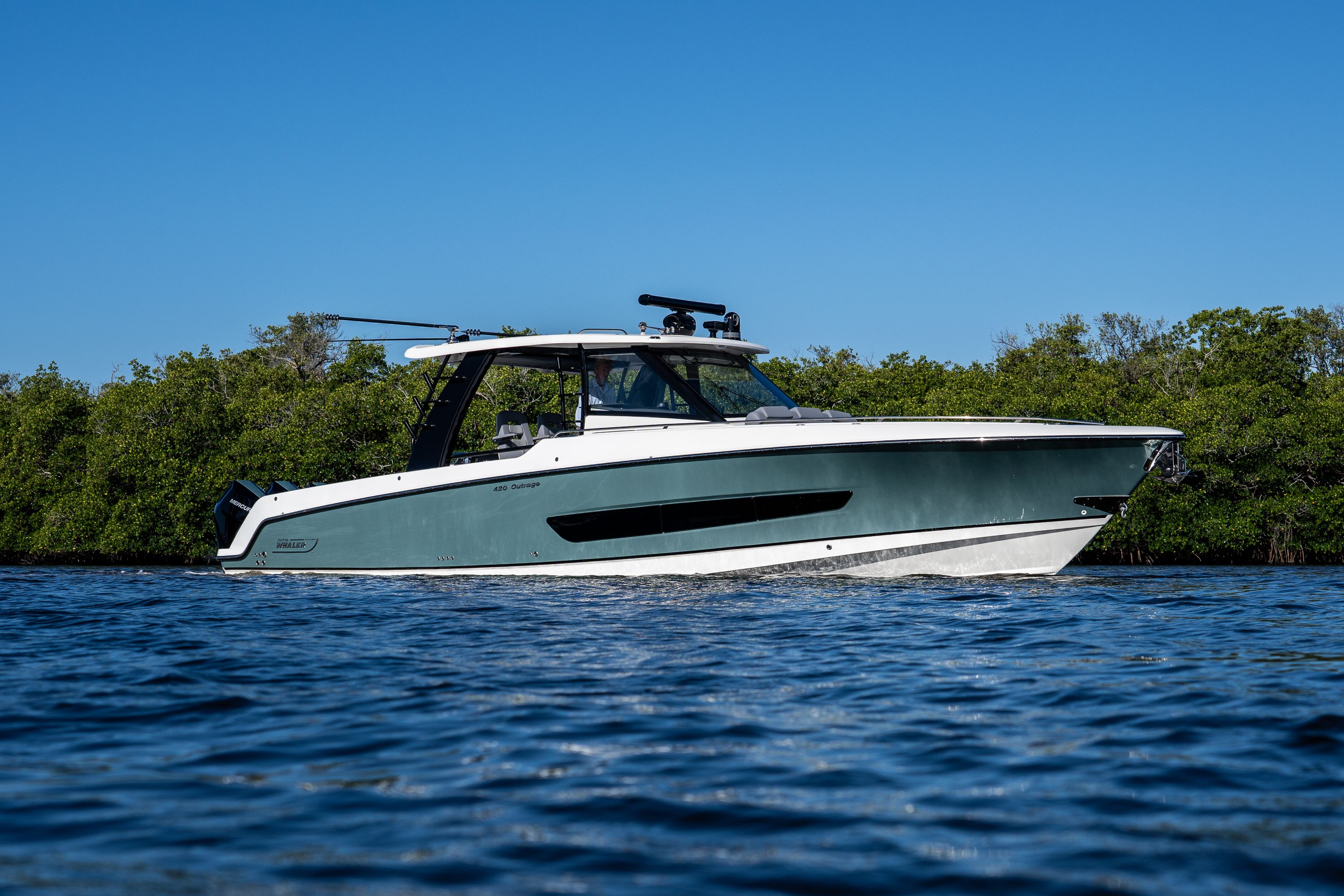 2026 Boston Whaler 420 Outrage