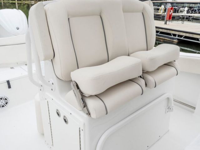 2027 Sea Hunt Ultra 245 SE - 12