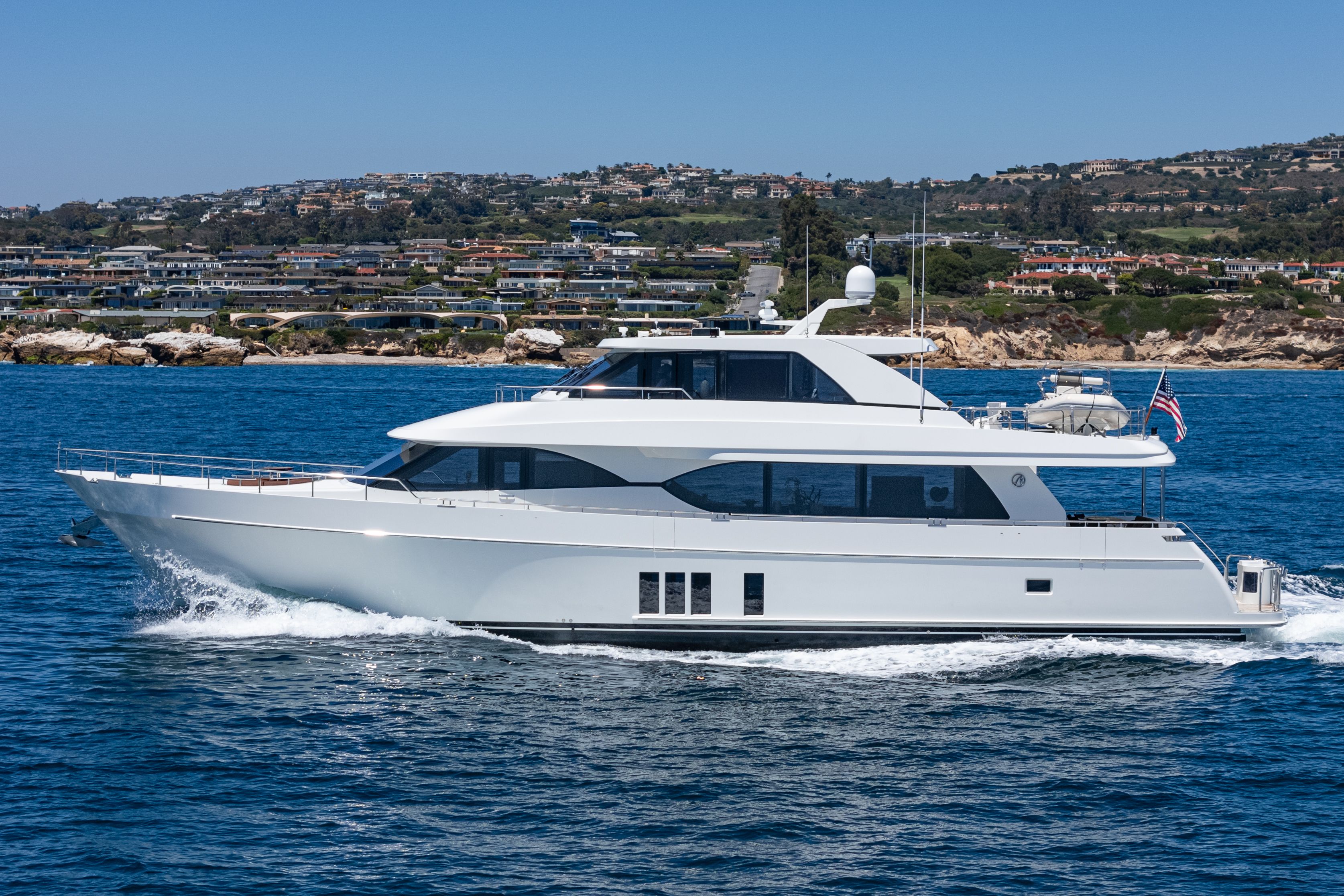 2015 Ocean Alexander 90 Skylounge Motoryacht - 2