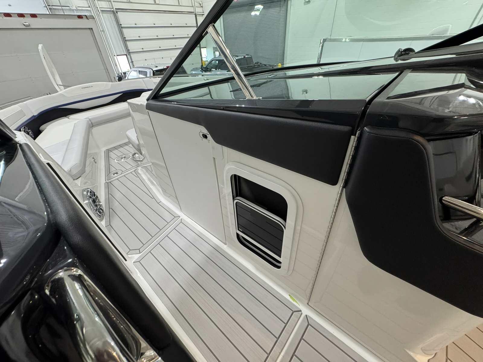 2026 Formula 360 Crossover Bowrider I/O - 67