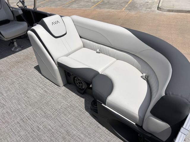2025 Avalon LSZ Versatile Rear Bench 23 FT - 15