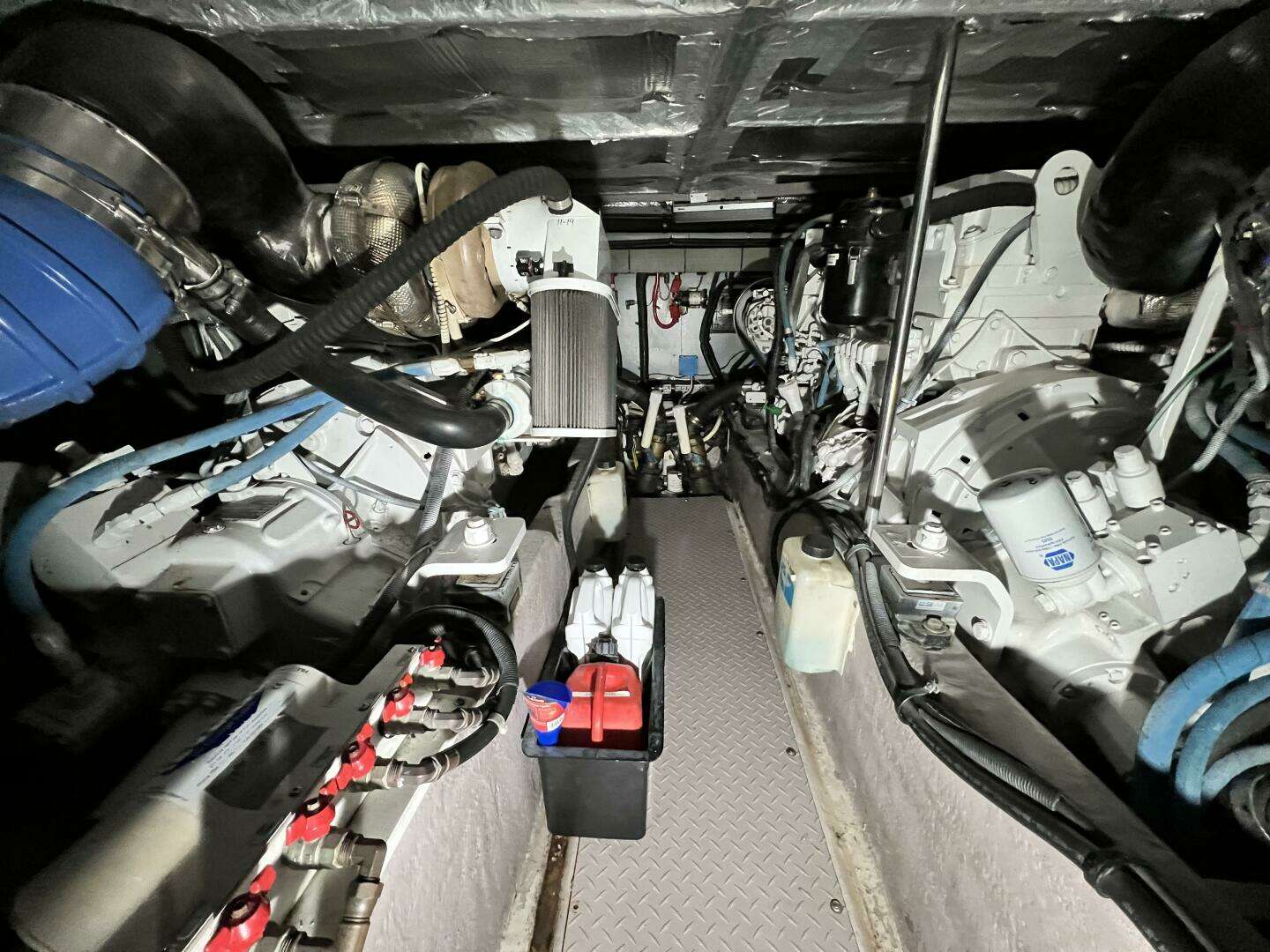 2003 Sea Ray 480 Sedan Bridge - Image 44