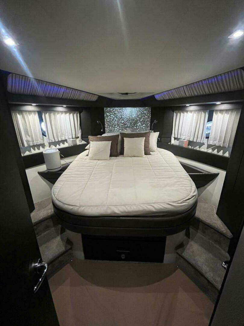 2017 Marquis 500 Sport Yacht - Image 39