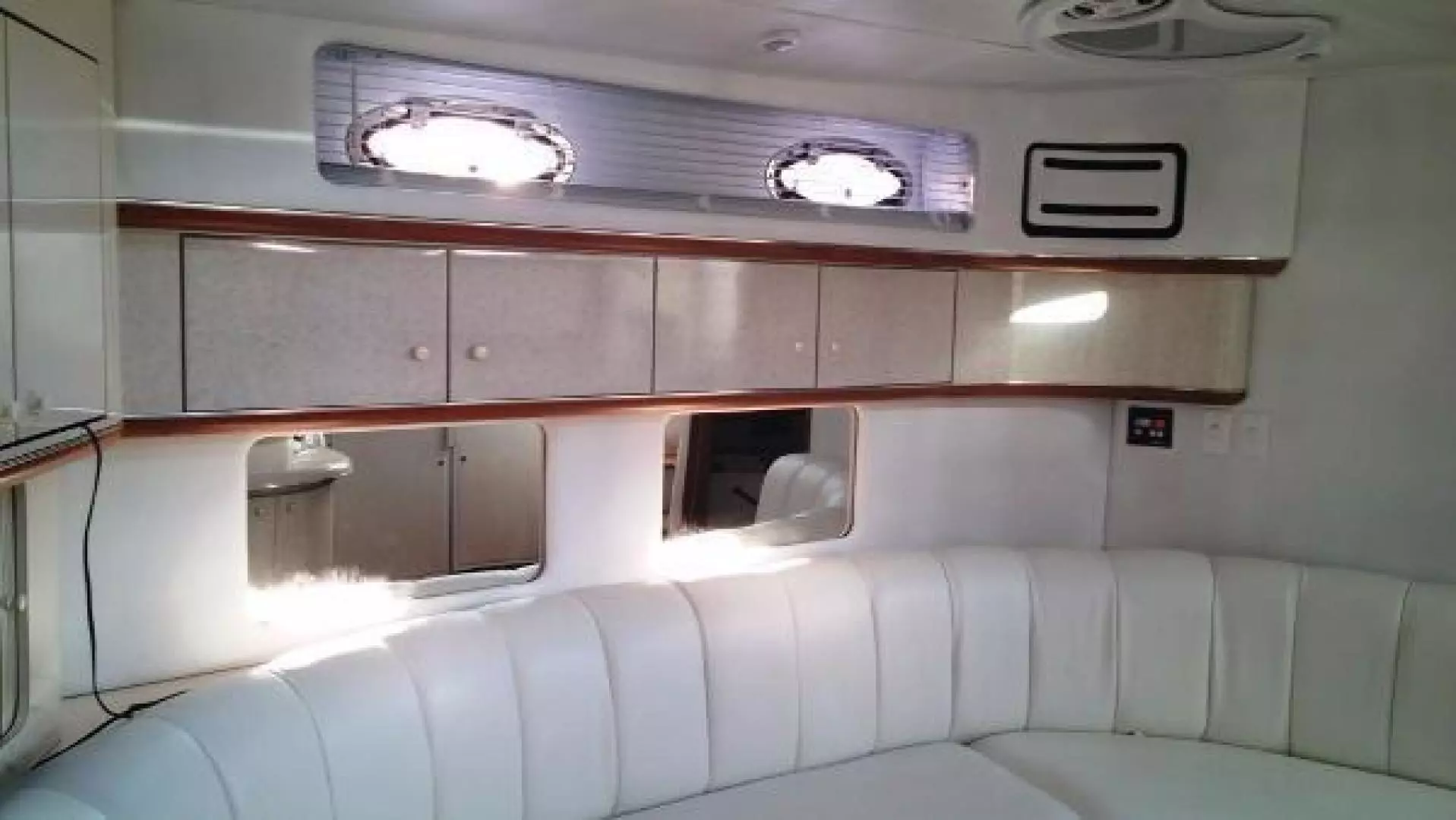 1997 Sea Ray Sundancer - Image 7