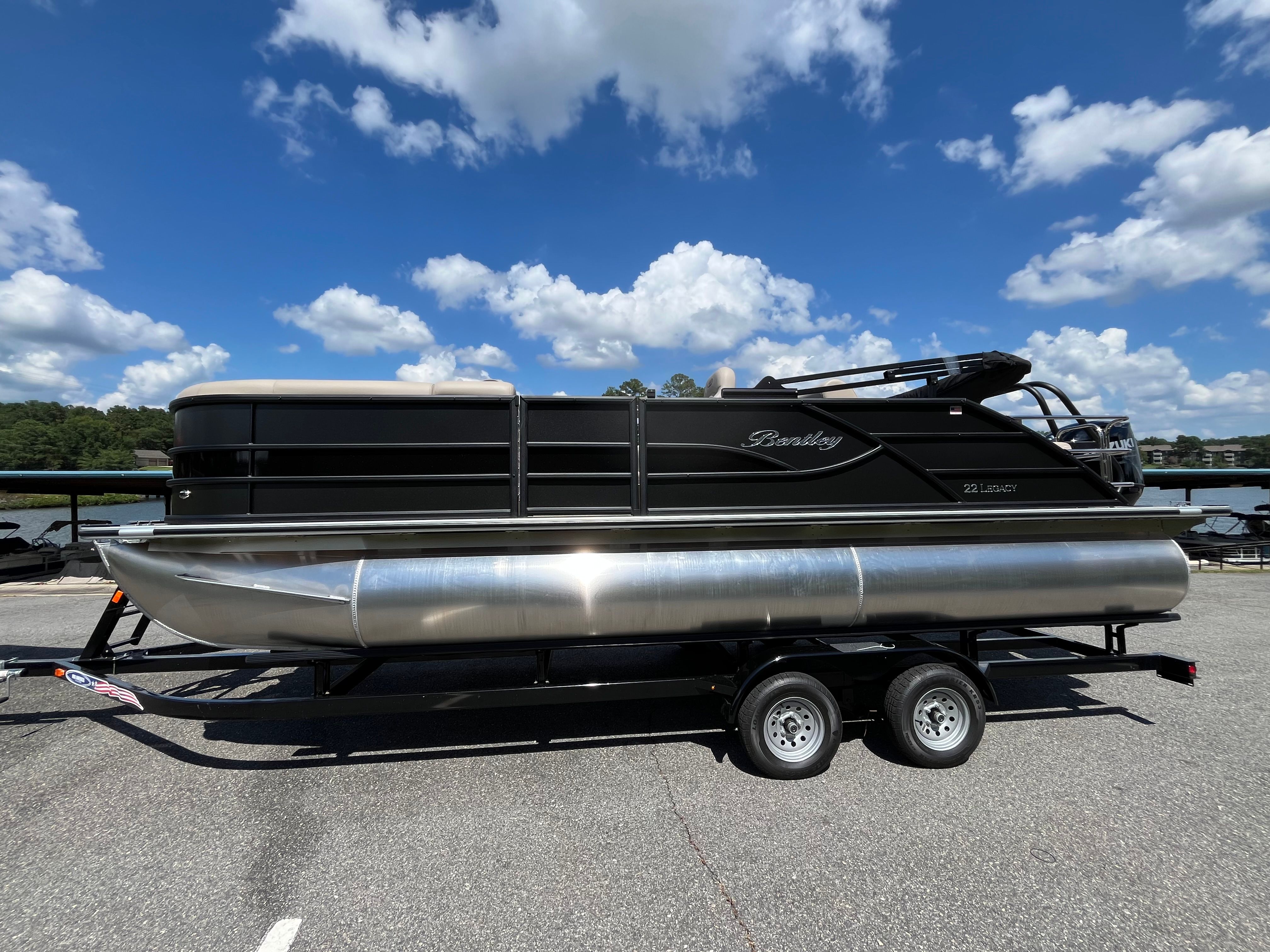 2026 Bentley Pontoons Legacy 240 Swingback