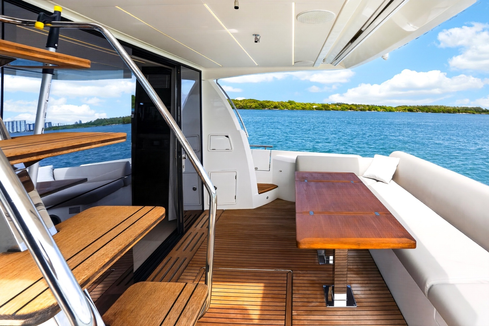 2023 Prestige 590 - Image 21
