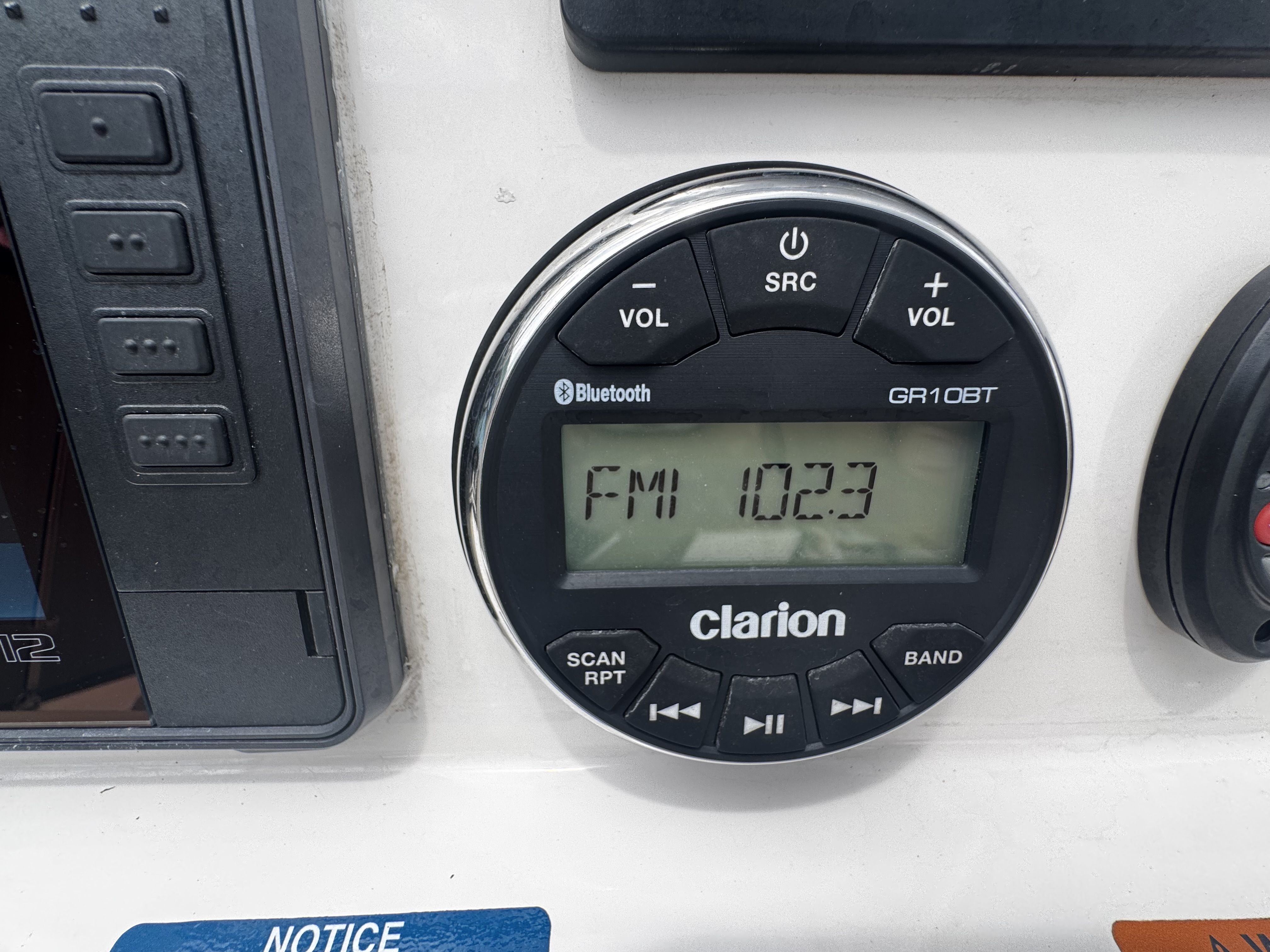2022 Robalo Cayman 226 - 30