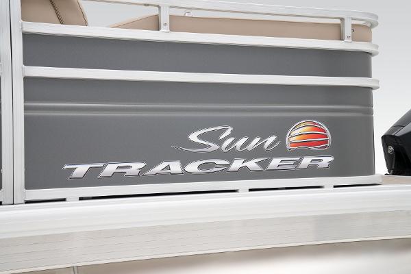 2025 Sun Tracker Party Barge 22 RF XP3 - 15