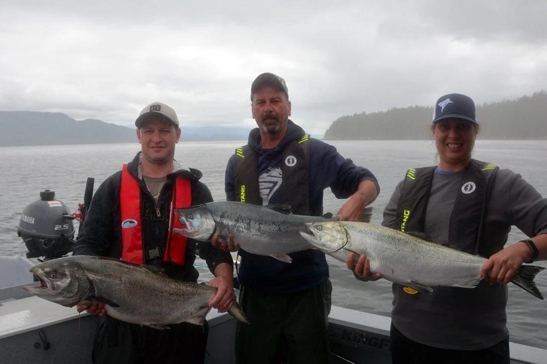 Three people holding large fish on a KingFisher 3225 GFX Offshore boat, 2026 model.