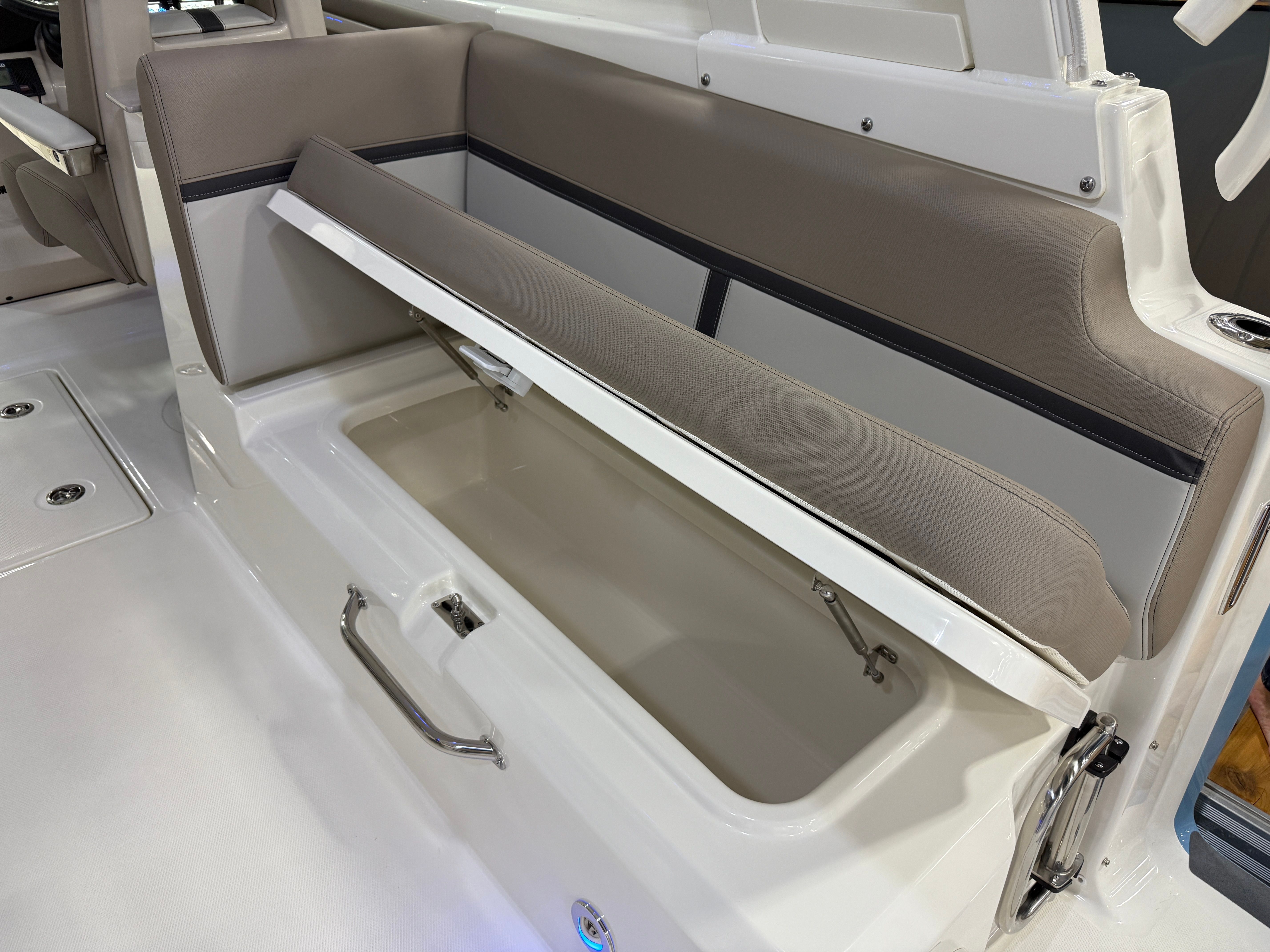 2026 Boston Whaler 330 Vantage - 37