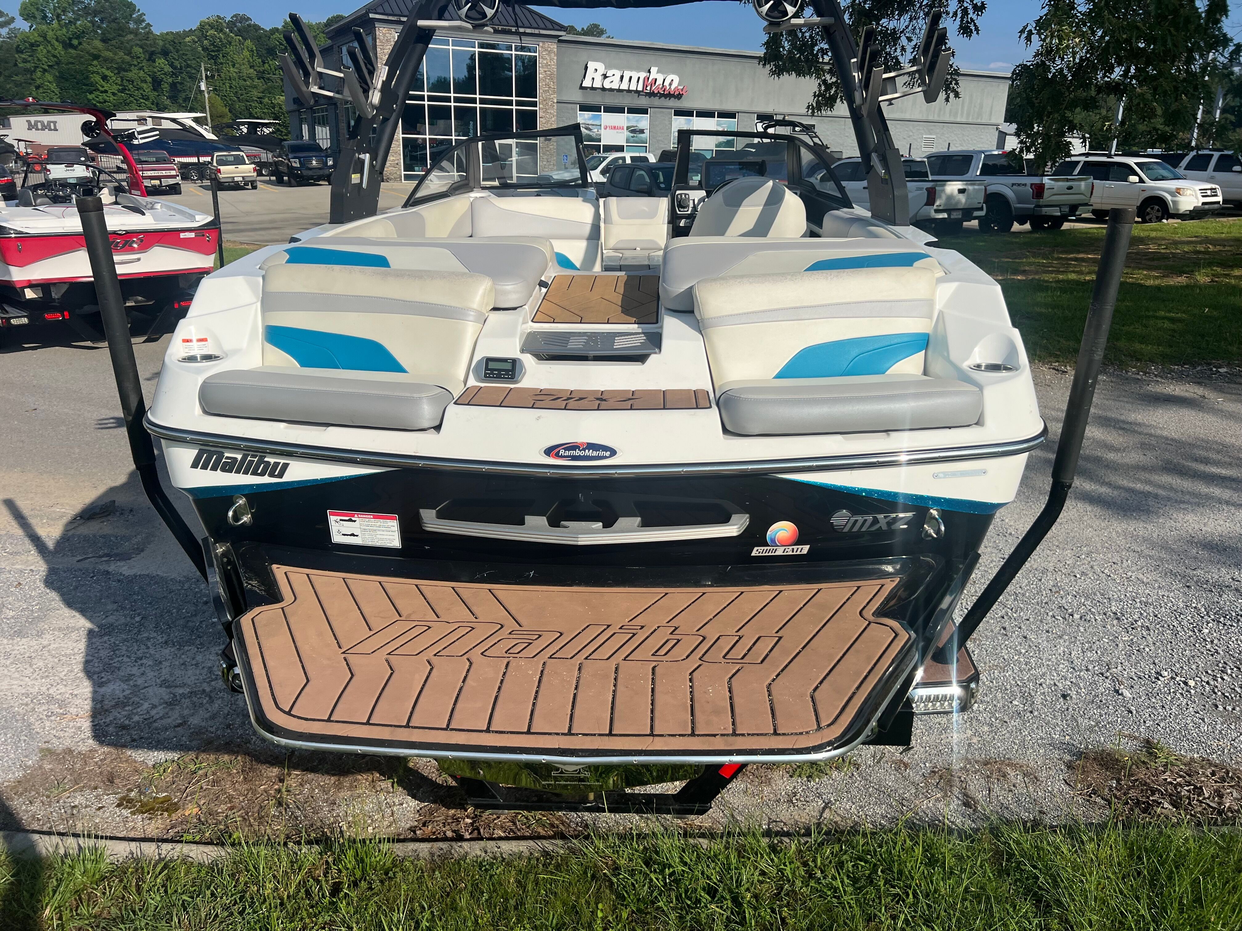 2018 MALIBU 22 MXZ - Image 4