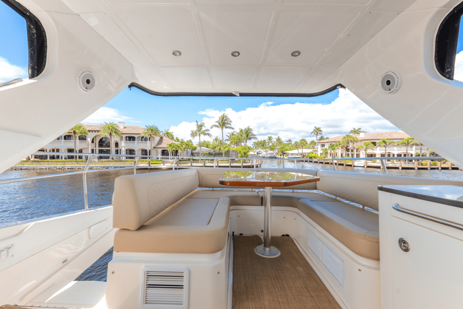 2017 Sea Ray 510 FLYBRIDGE - Image 39
