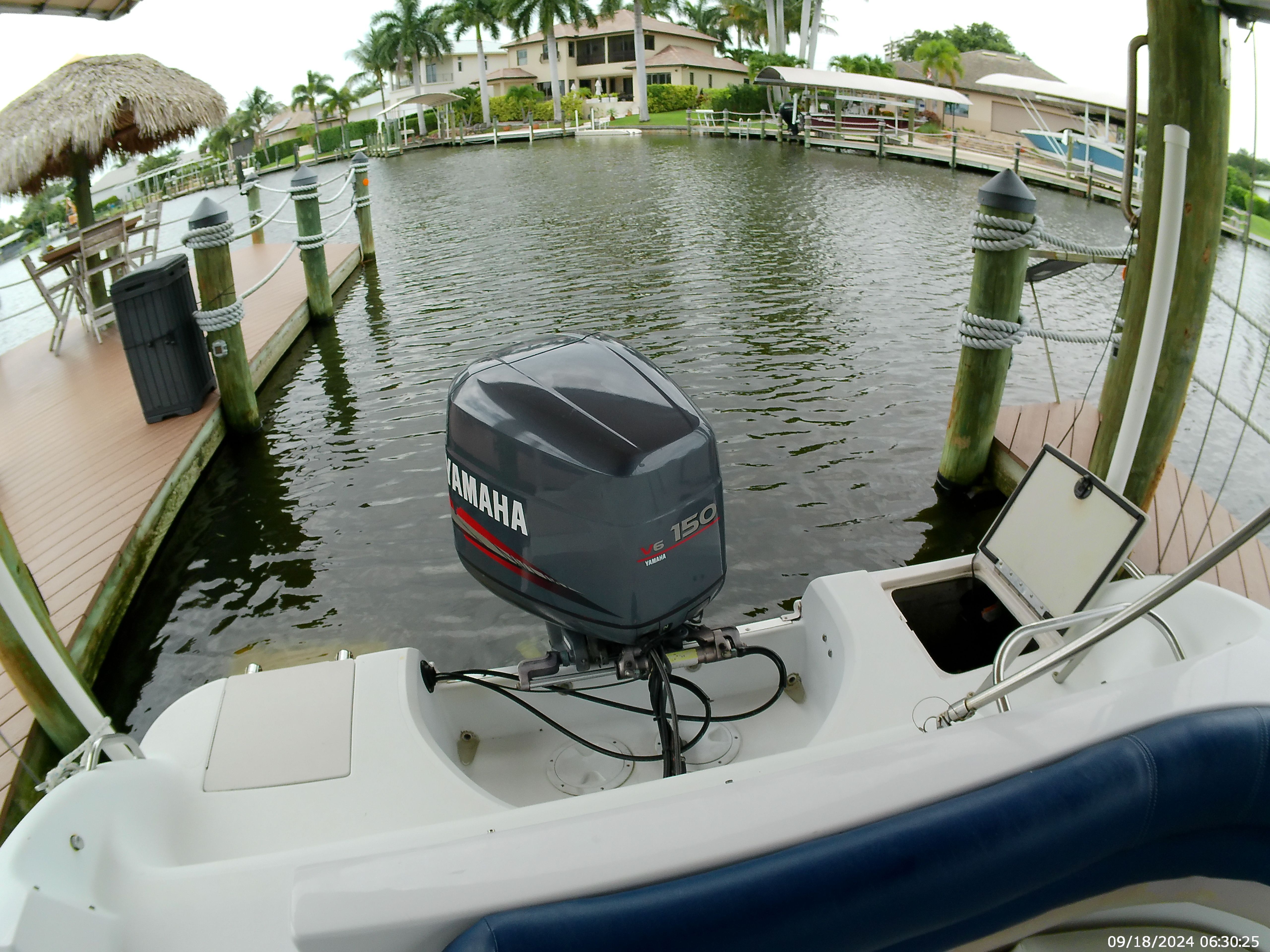 2000 Godfrey / Hurricane Sundeck 237 I/O - 33