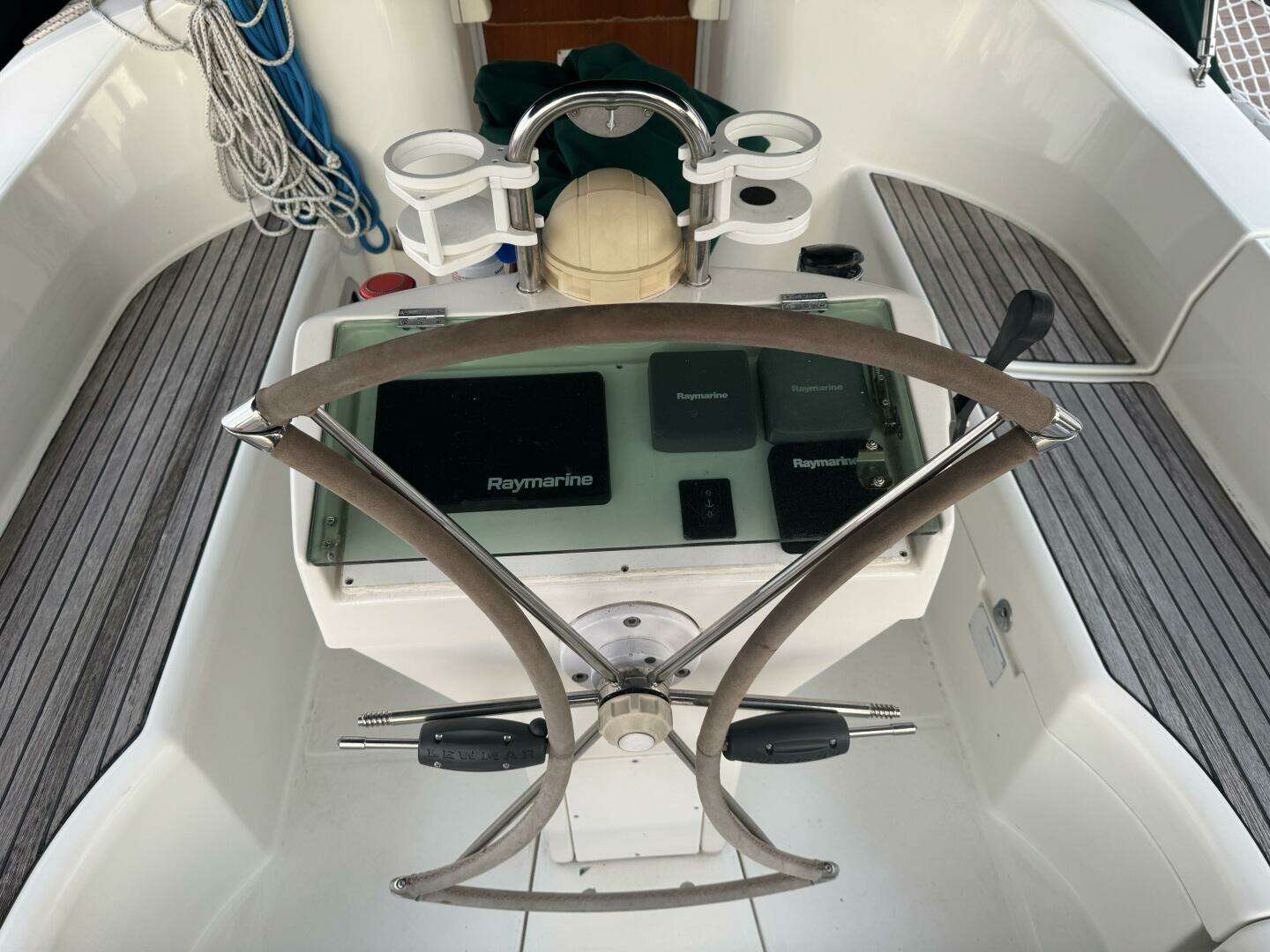 1999 Beneteau 381 - Image 22