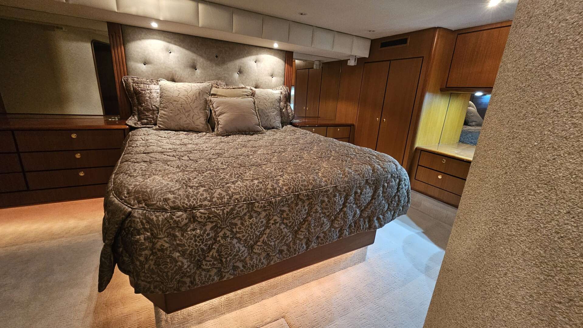 2000 Ocean Yachts 70 SUPER SPORT - Image 37