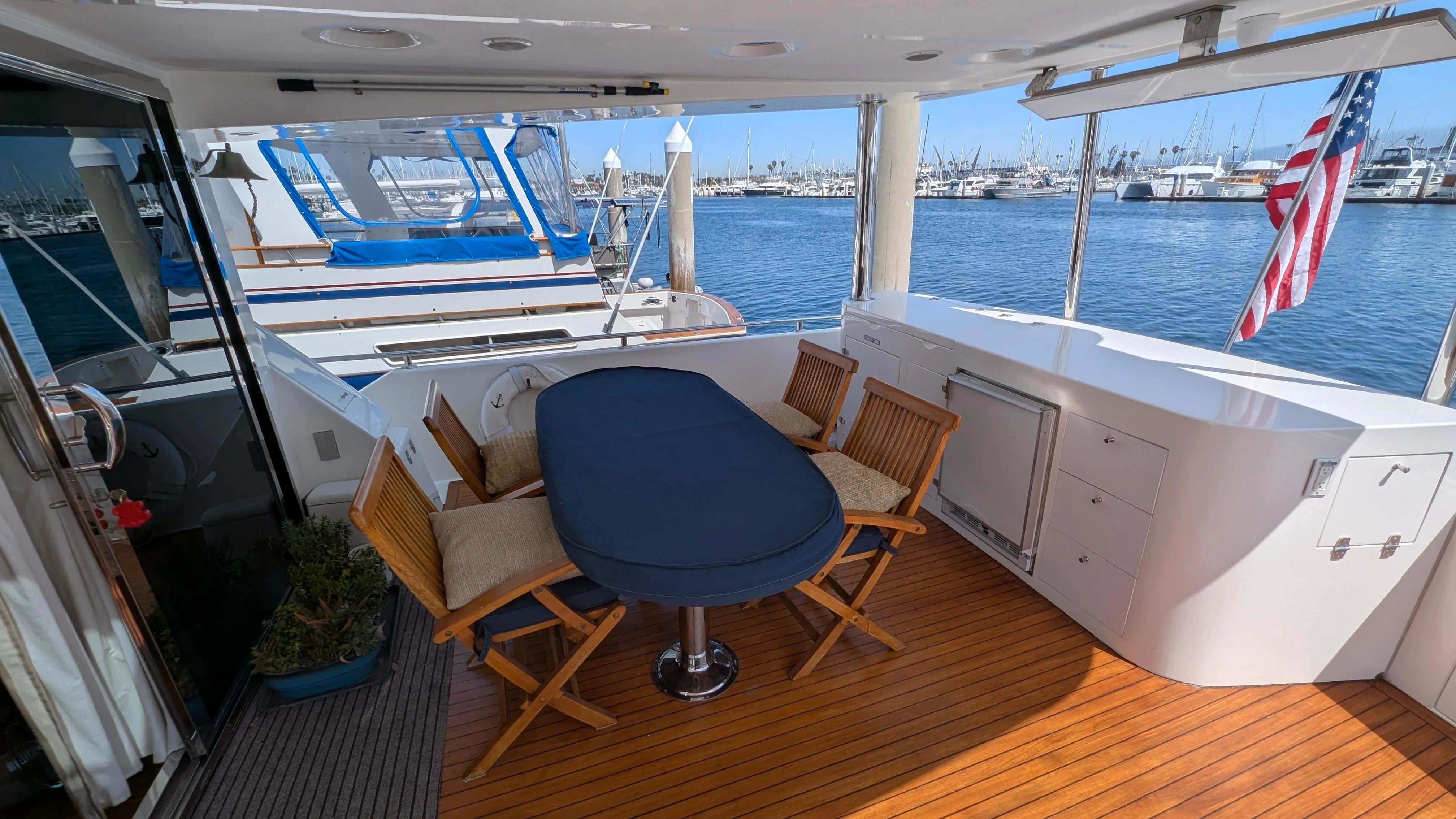 2004 Johnson Motor Yacht - 9