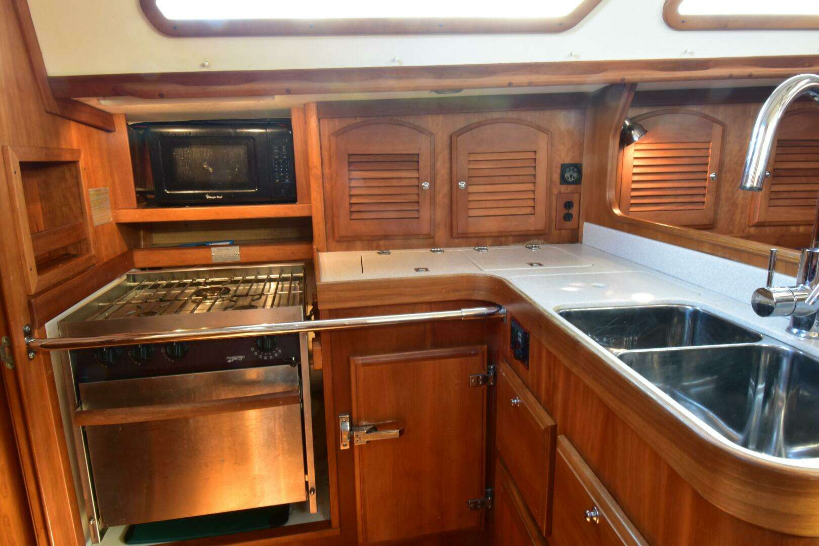 2004 Sabre 386 - Image 18