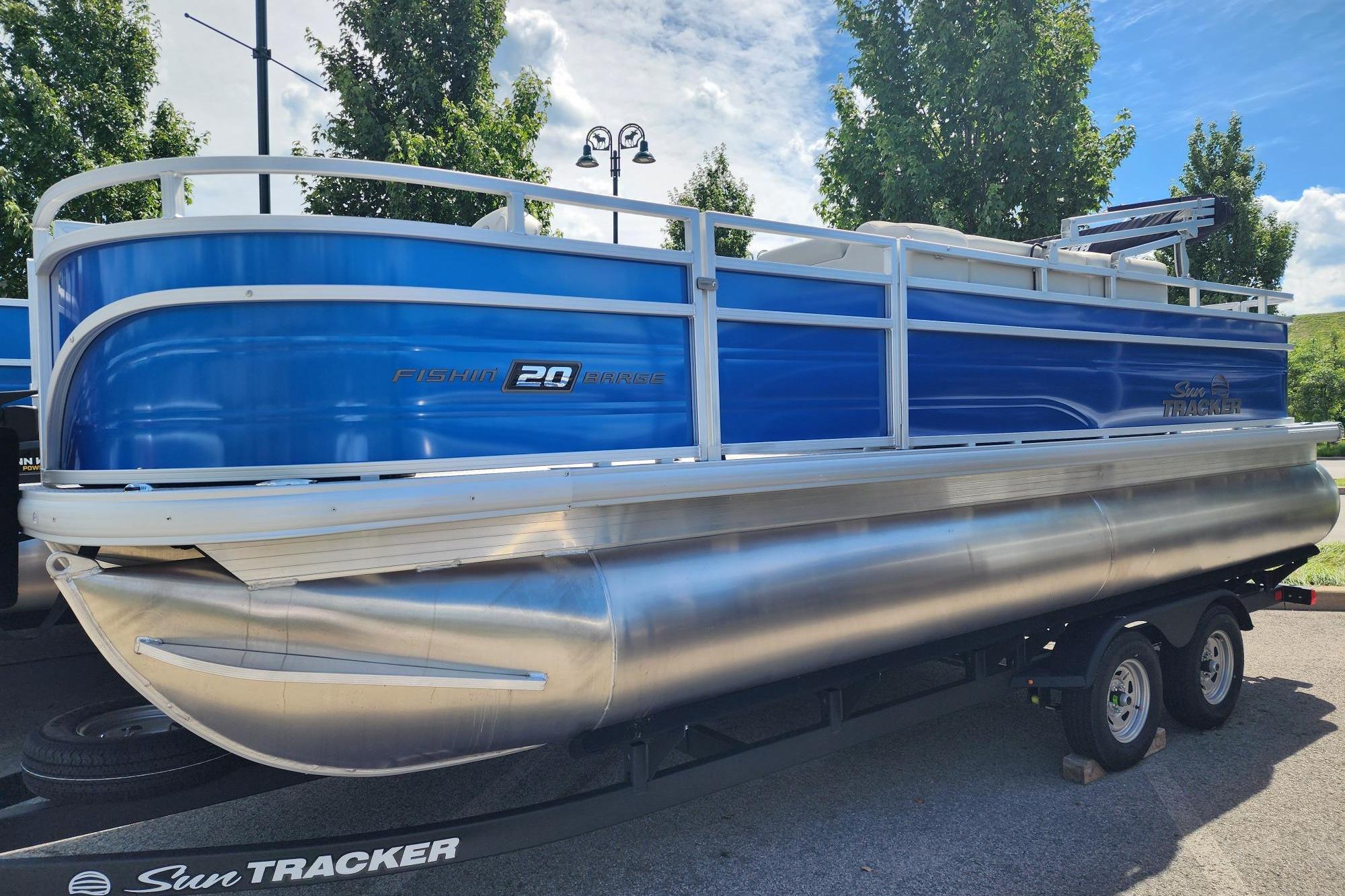 2026 Sun Tracker Fishin' Barge 20 DLX