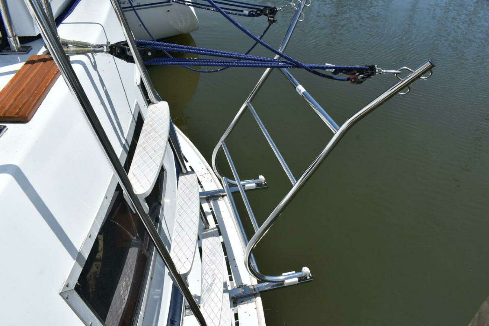 1985 Marinette 39 Double Cabin - Image 14