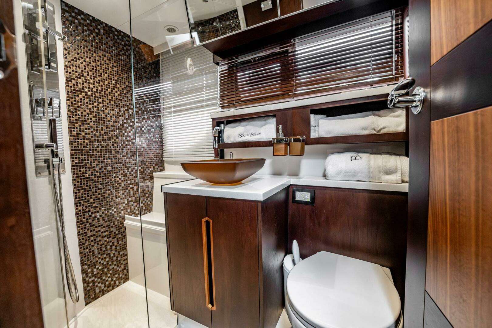 2017 Galeon 510 Skybridge - Image 47
