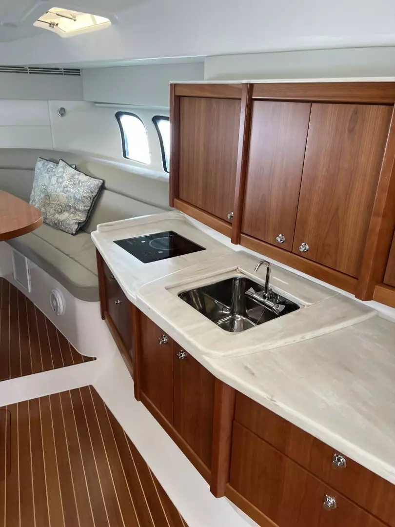 2019 Intrepid 475 Sport Yacht - Image 19