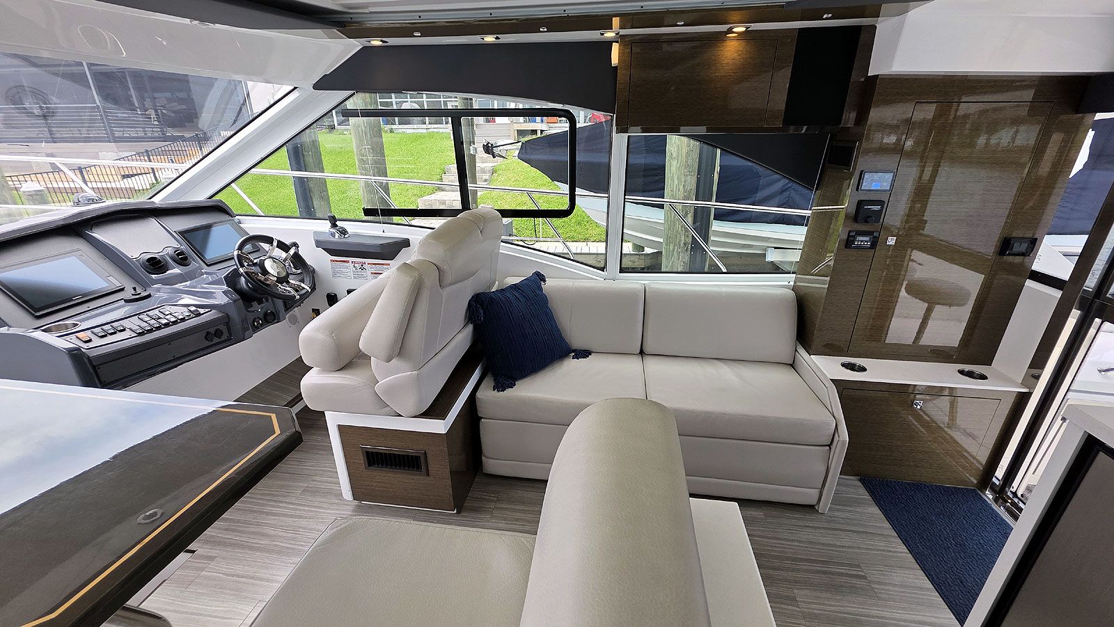 Main Cabin Starboard