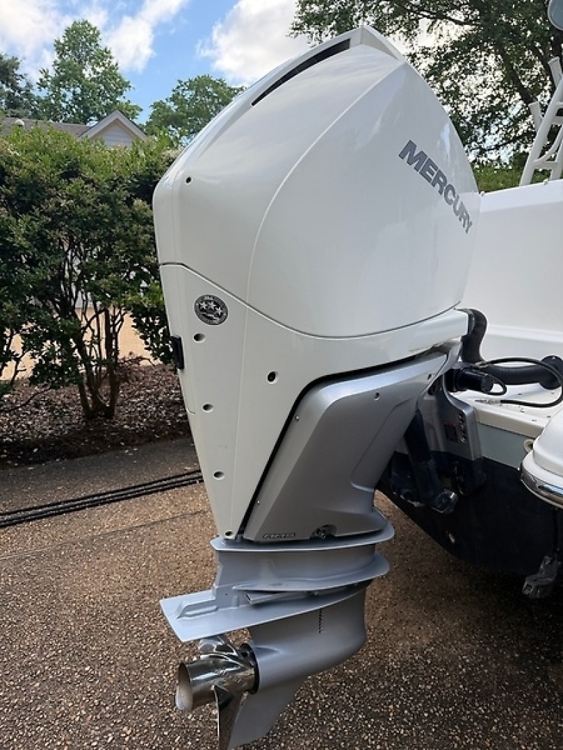 2020 Boston Whaler Vantage 230 - Image 4