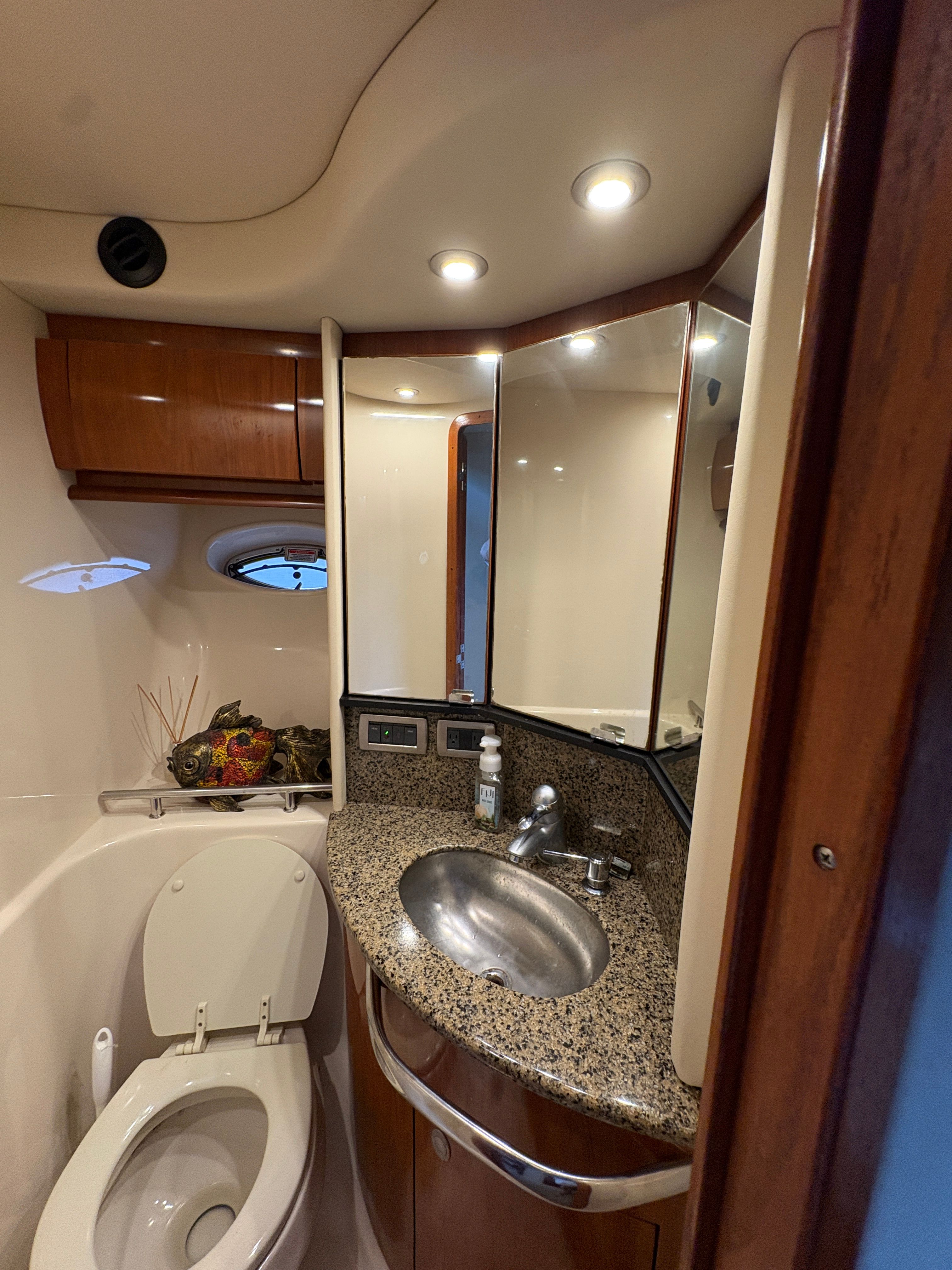 2005 Sea Ray 420 Sundancer - 55
