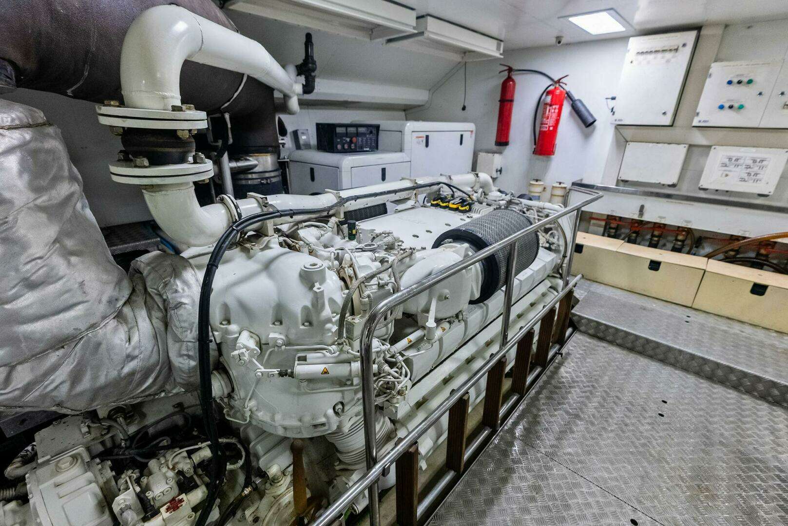 2014 Custom Line 100 - Image 95