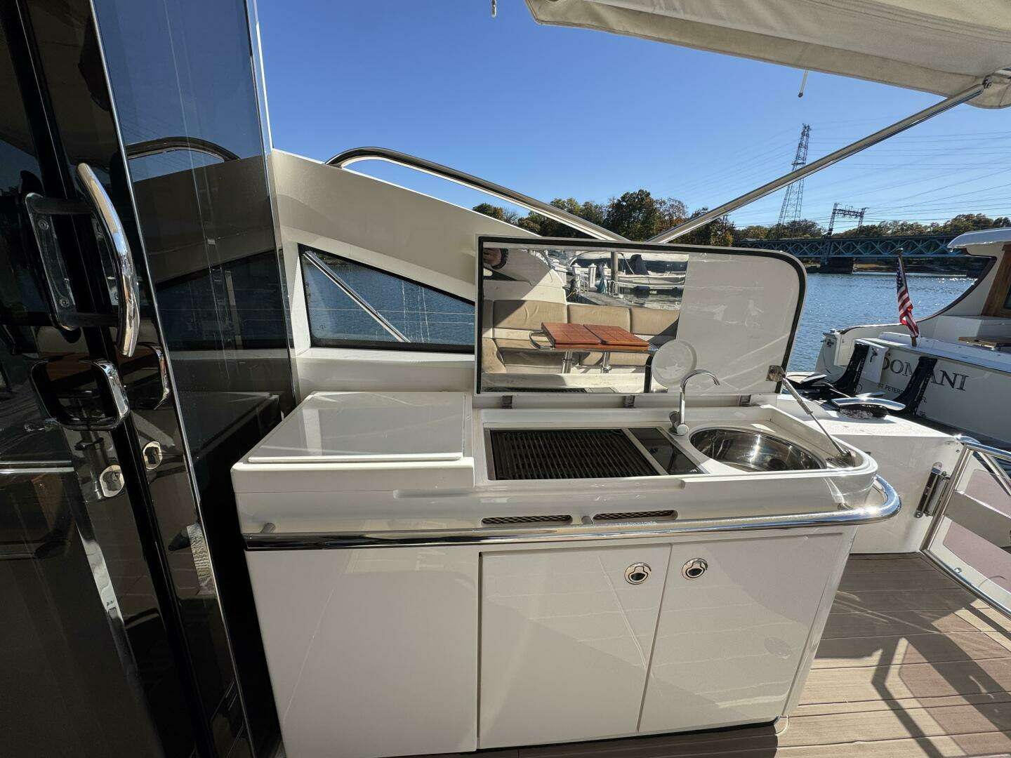 2015 Princess V52 - Image 5