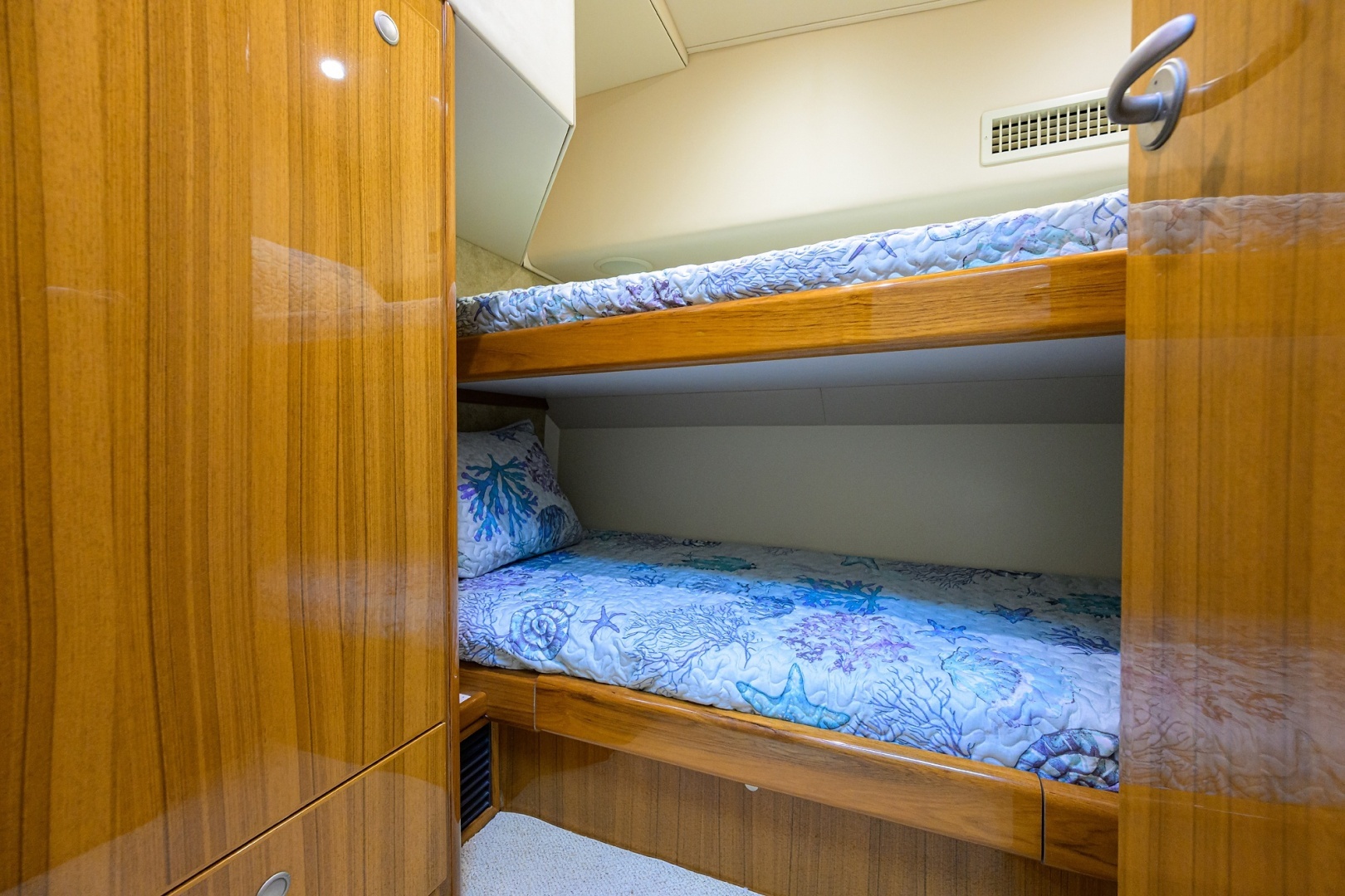 2015 Viking 42 Convertible - Image 17