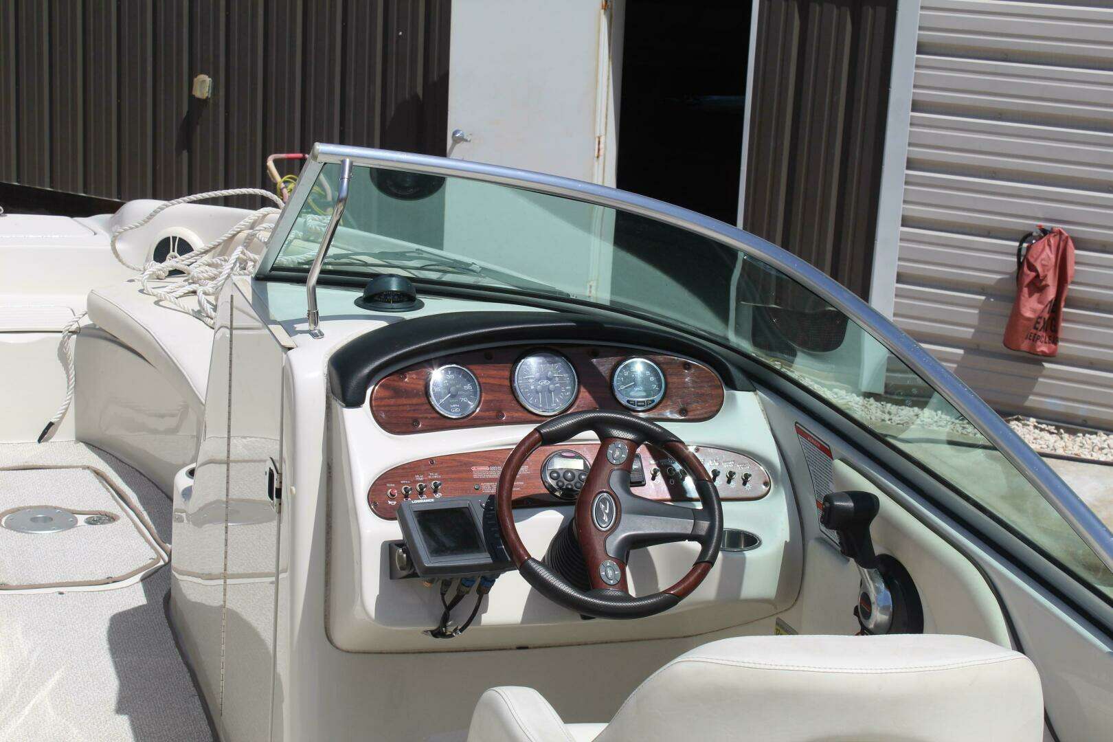 2008 Sea Ray 240 Sundeck - Image 9
