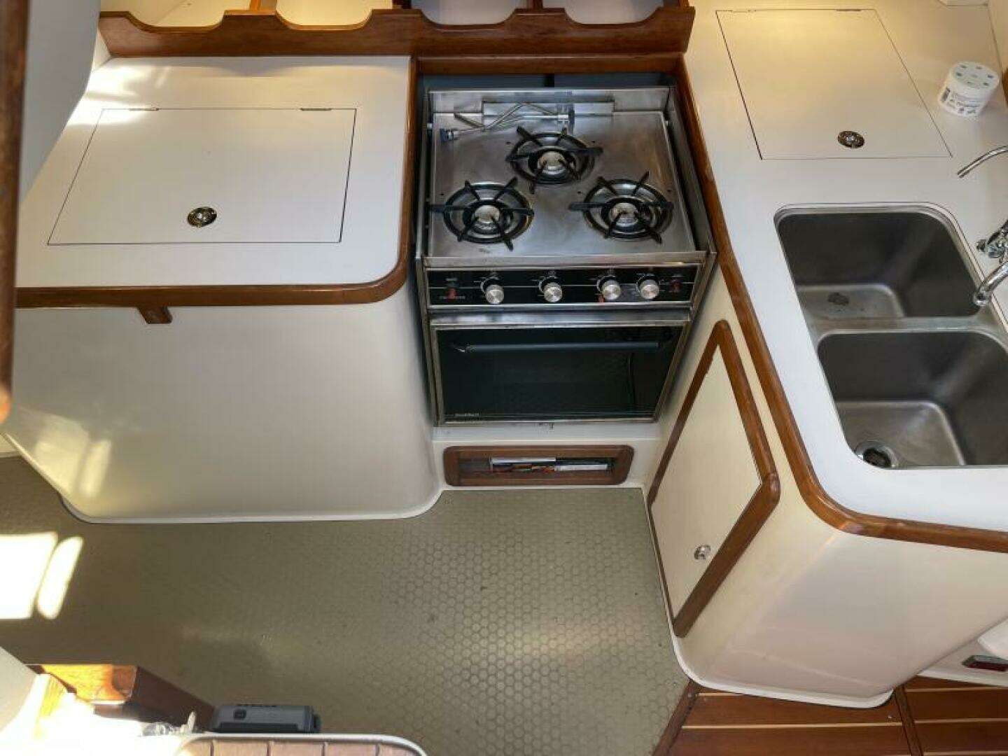 1991 Catalina 42 MKI - Image 9