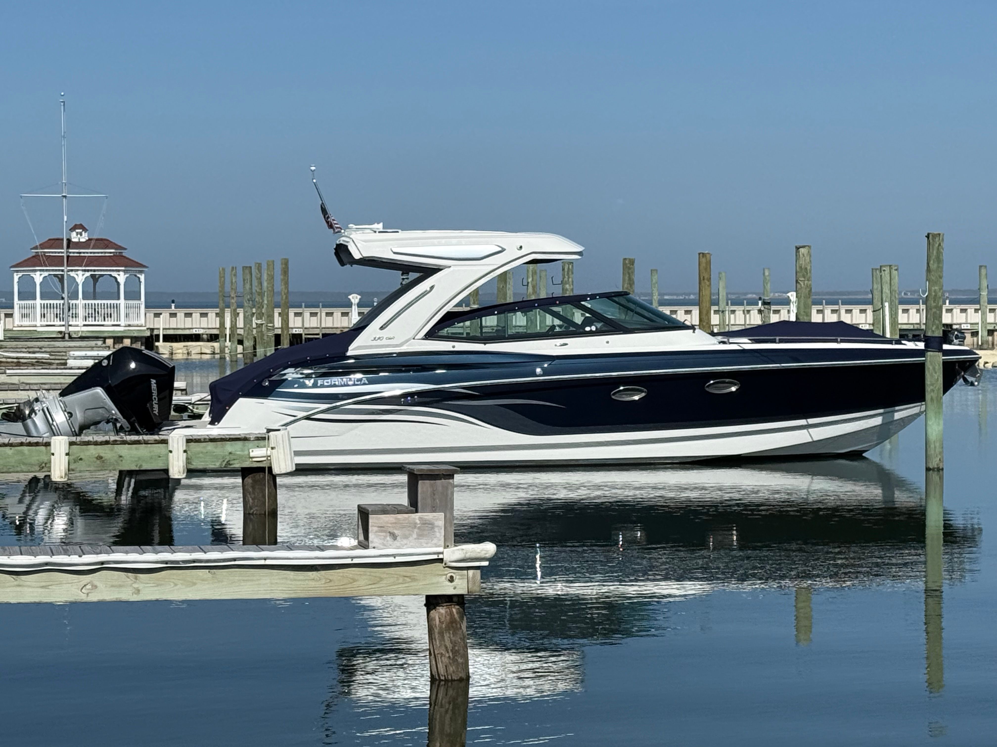 2024 Formula 330 Crossover Bowrider OB - 2