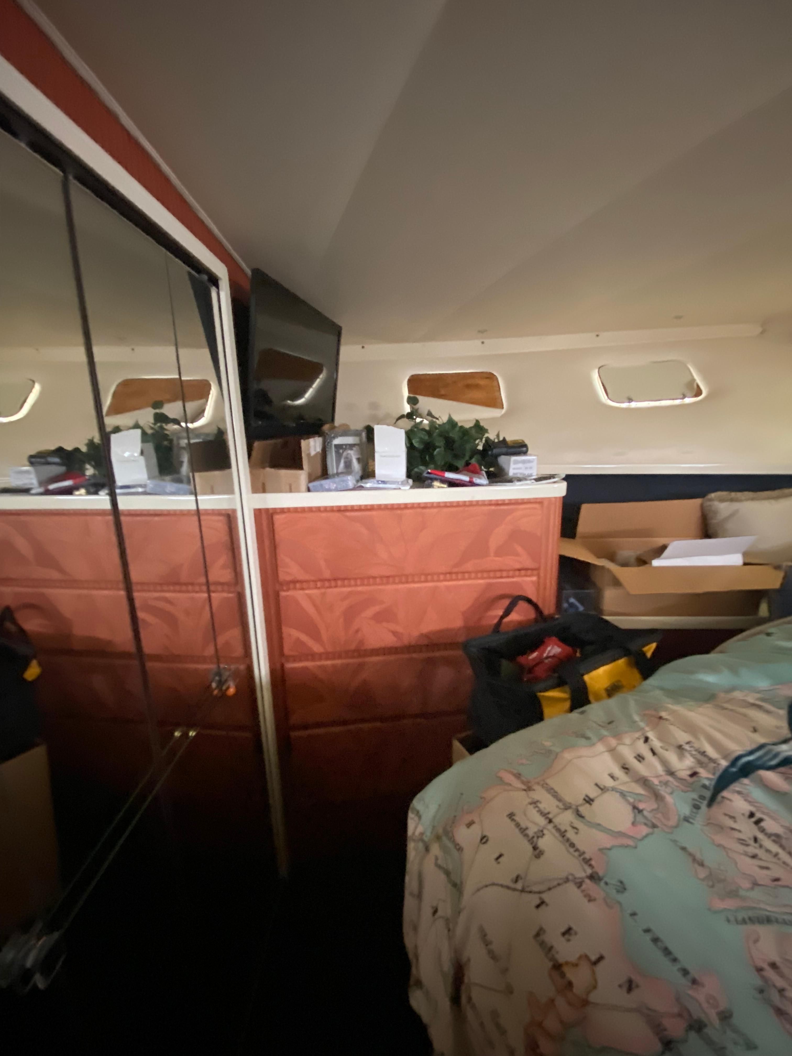 1988 Hatteras 65 Sportfisher - 18