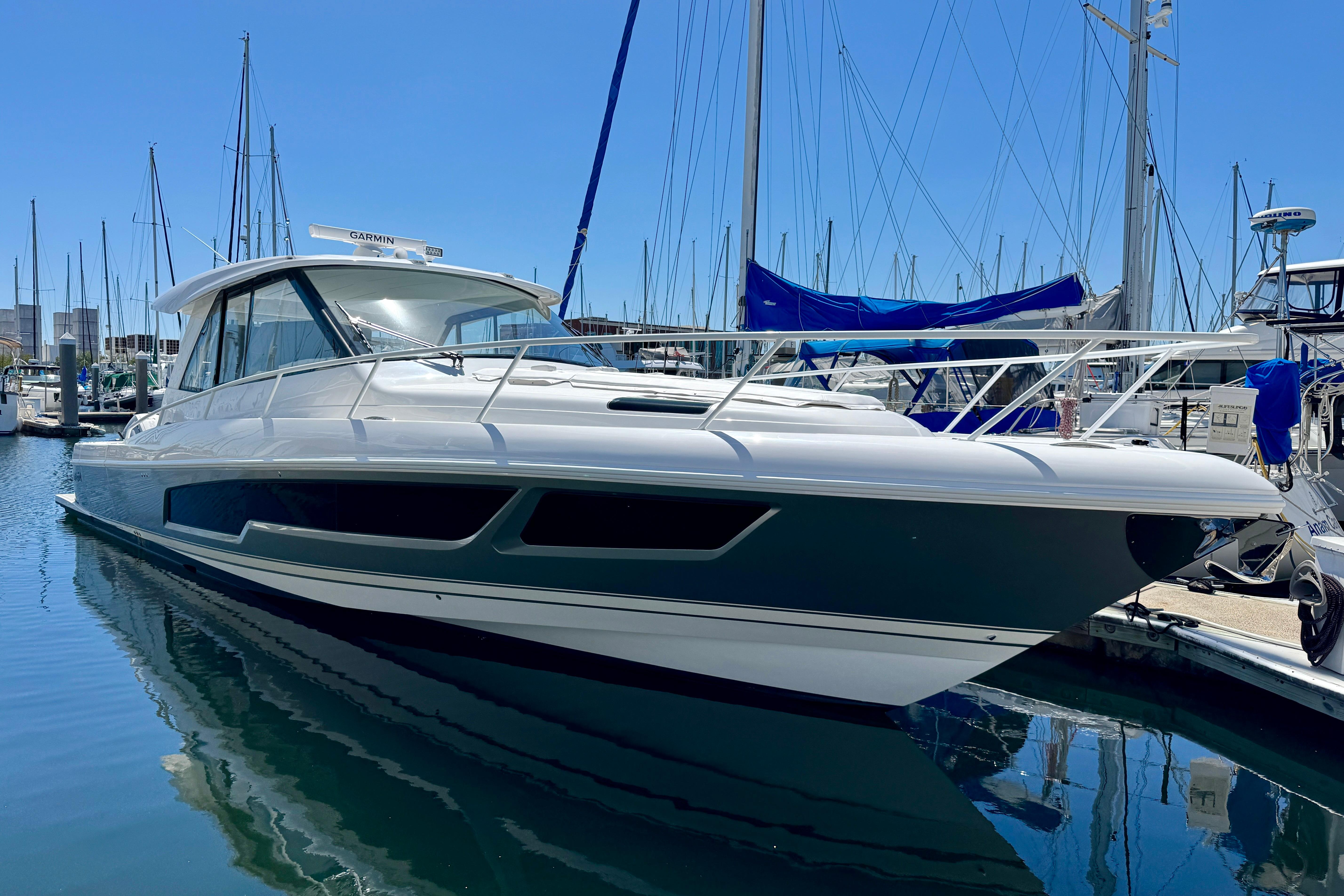2025 Intrepid 50 Evolution