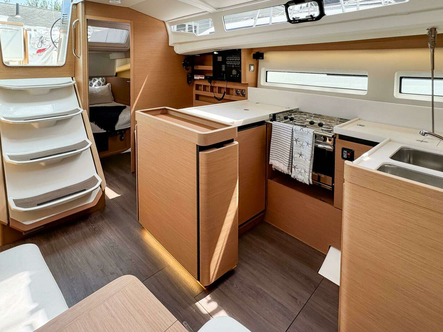 2023 Jeanneau Sun Odyssey 440 - Image 38