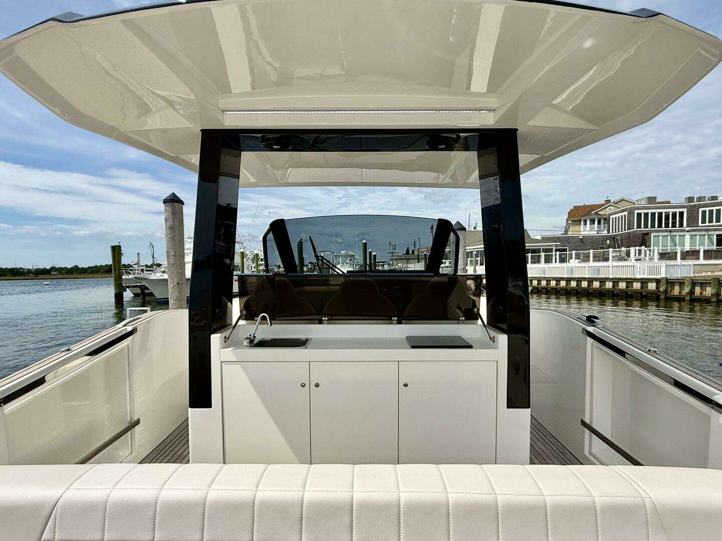 2023 Astondoa 377 Coupe Outboard - Image 20