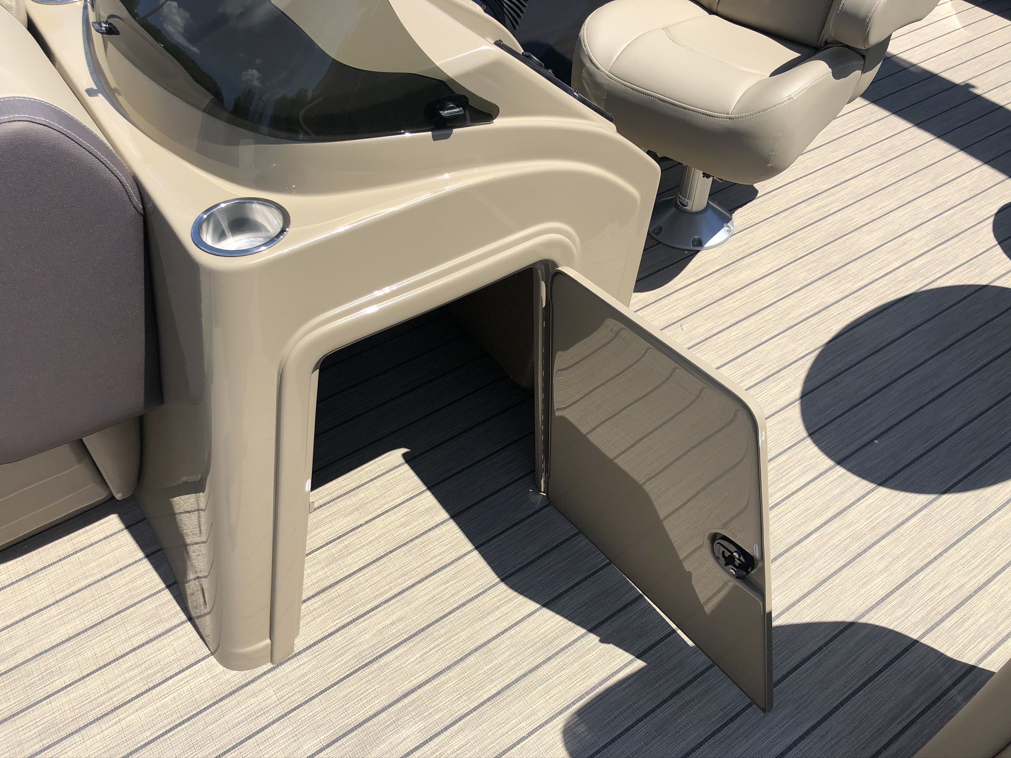 2026 Sylvan Mirage 8520 Cruise - 19