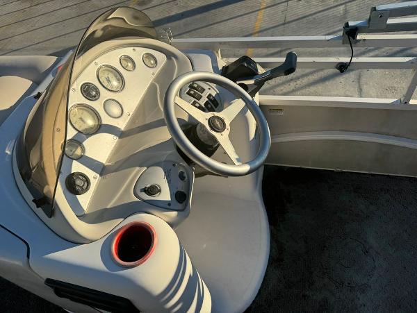 Steering console of a 2005 Starcraft 22 Sport boat with gauges and controls.