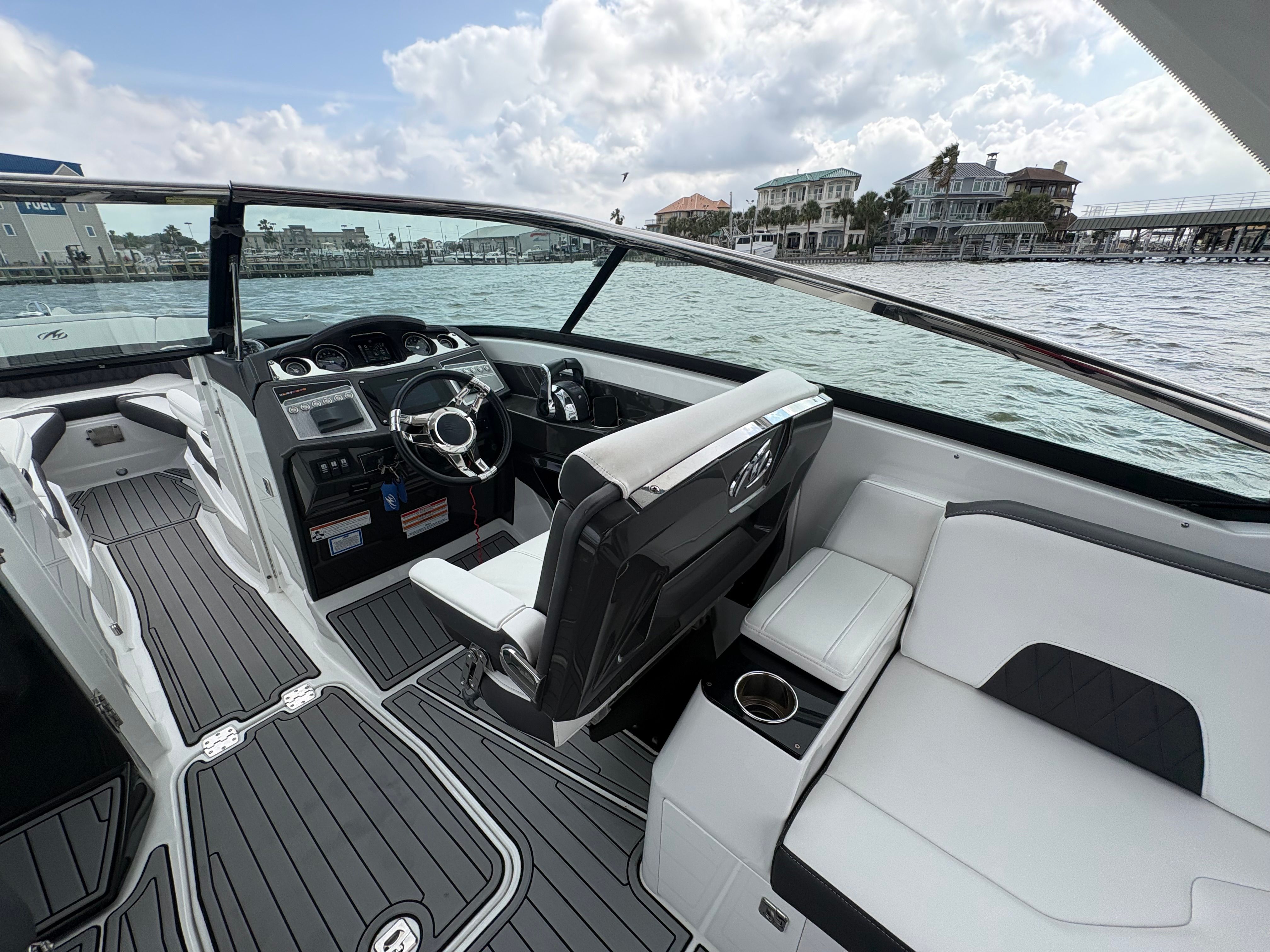 2019 Monterey 305 SS - 23