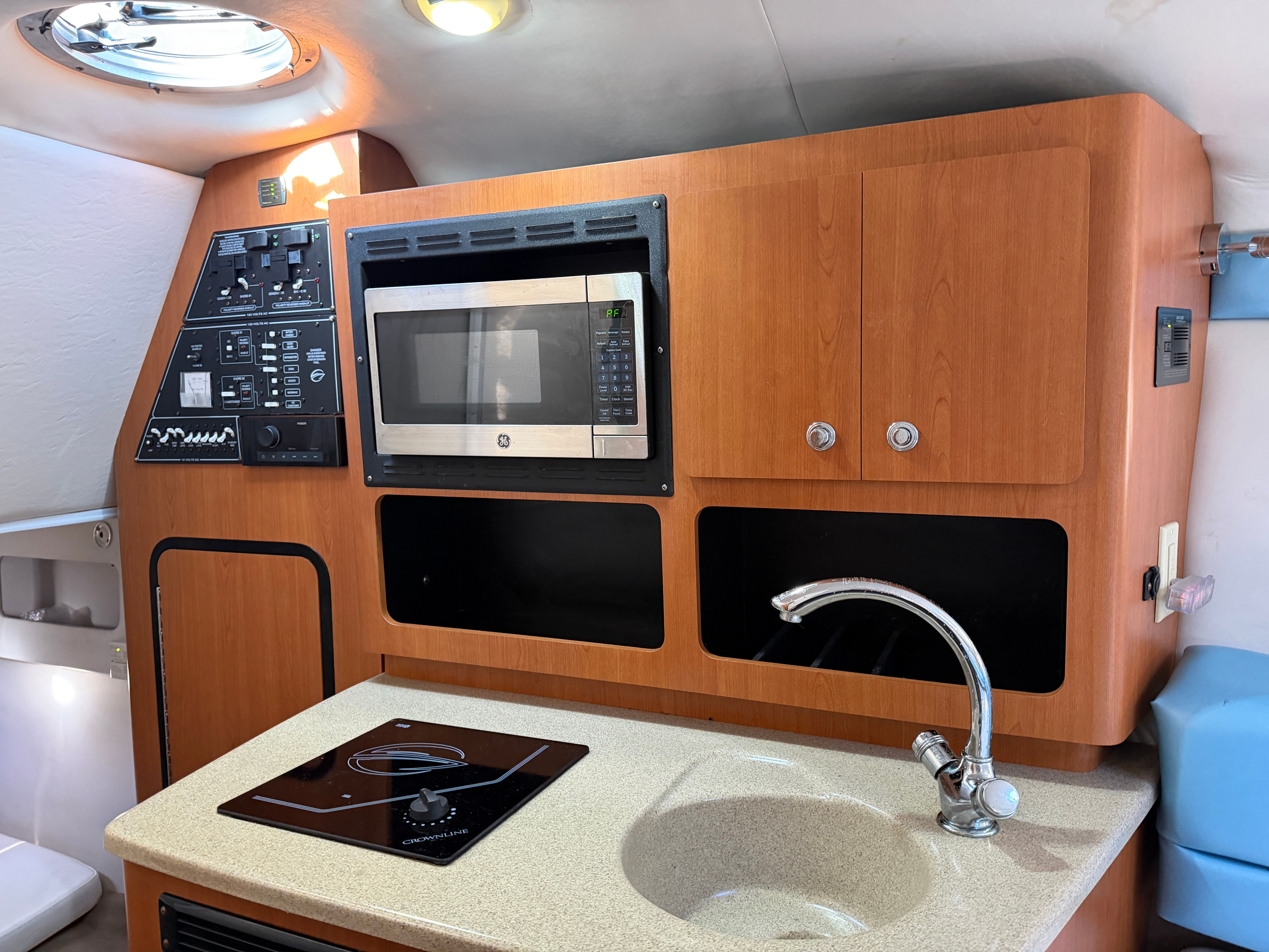 2006 Crownline 270 CR - 18