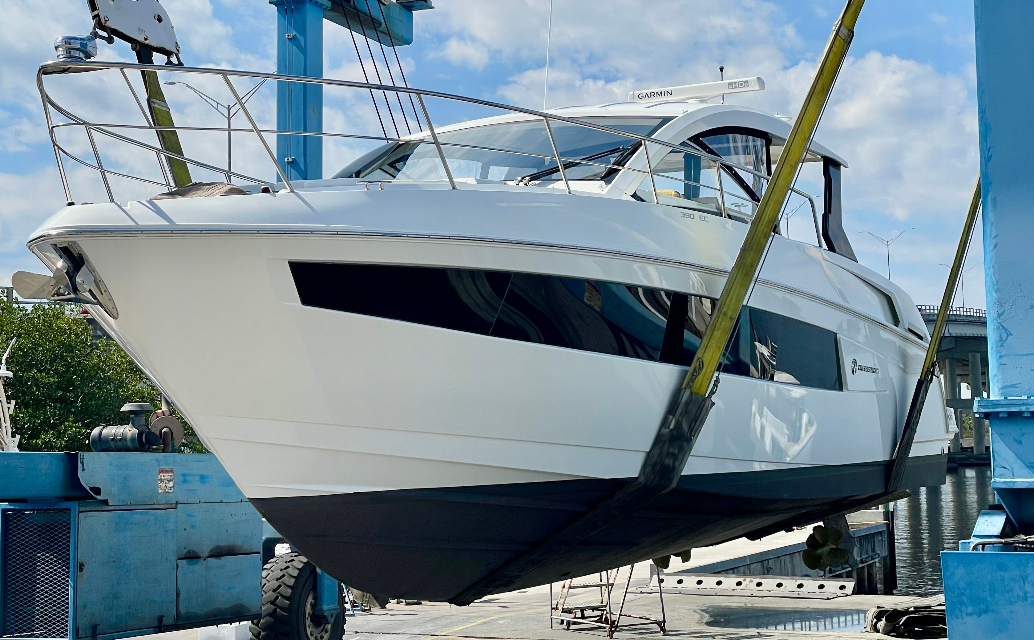 2016 Cruisers Yachts 390 Express Coupe - 51