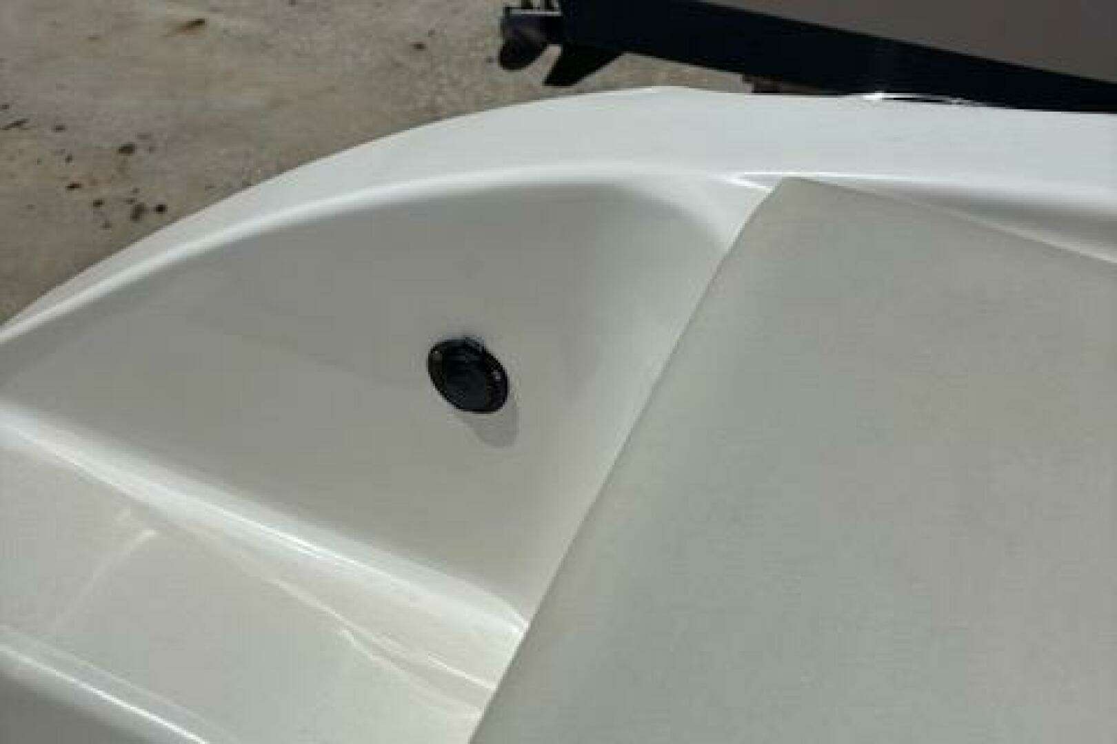 2018 Century 2600 Center Console - Image 41
