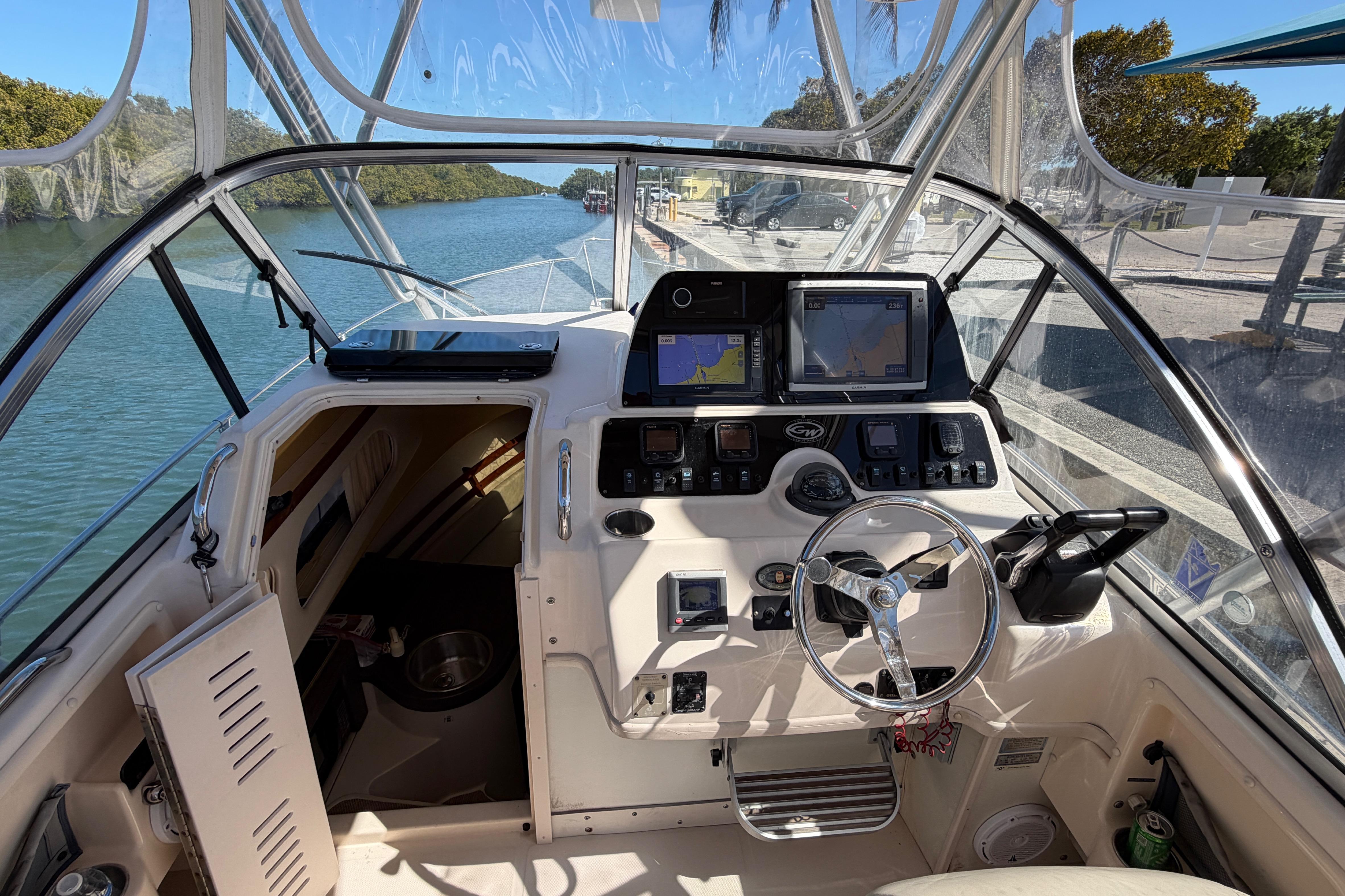 2006 Grady-White Sailfish 282 boat cockpit with navigation equipment and steering wheel.